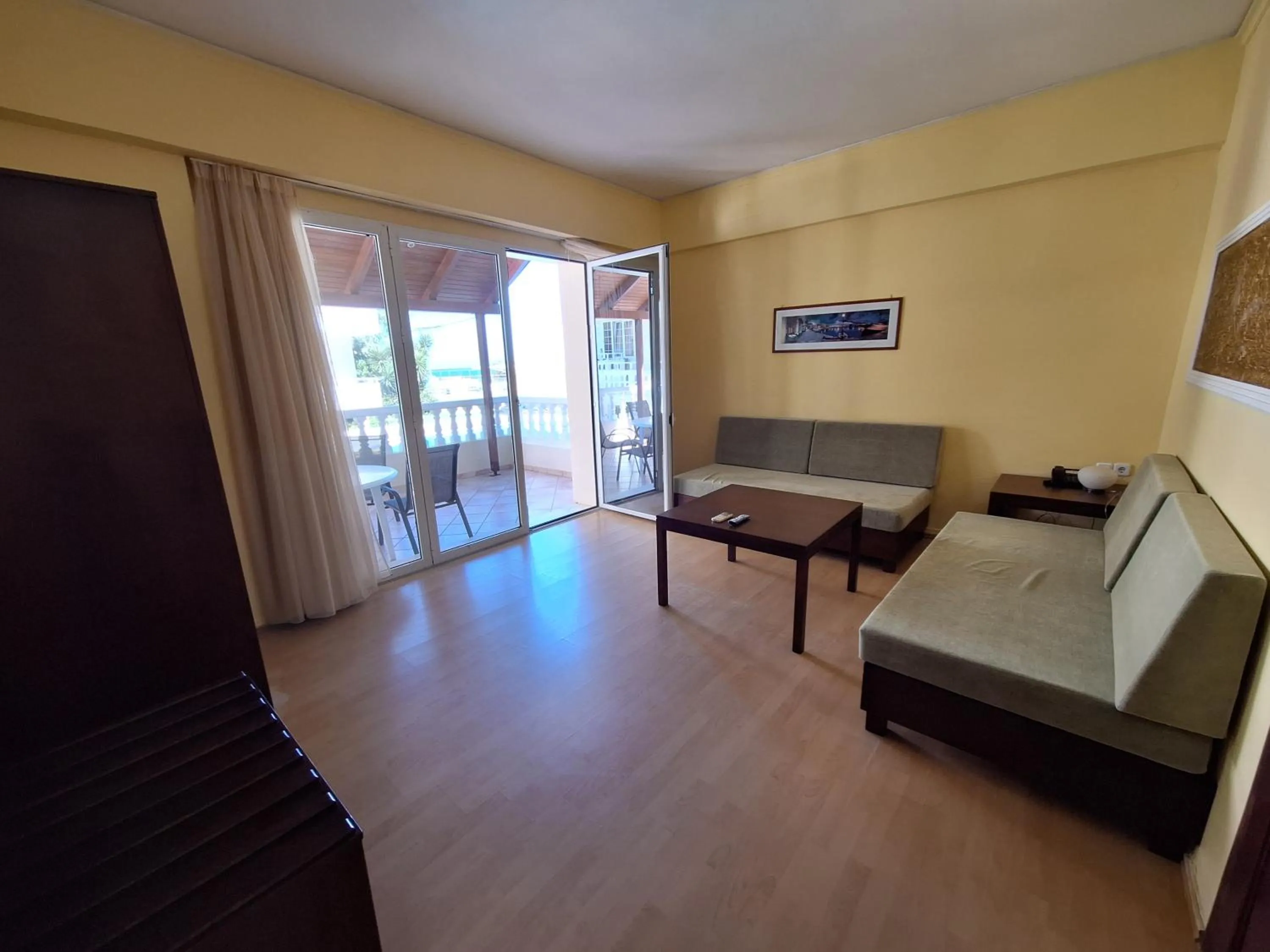 Seating area, Bed in Perla Beach