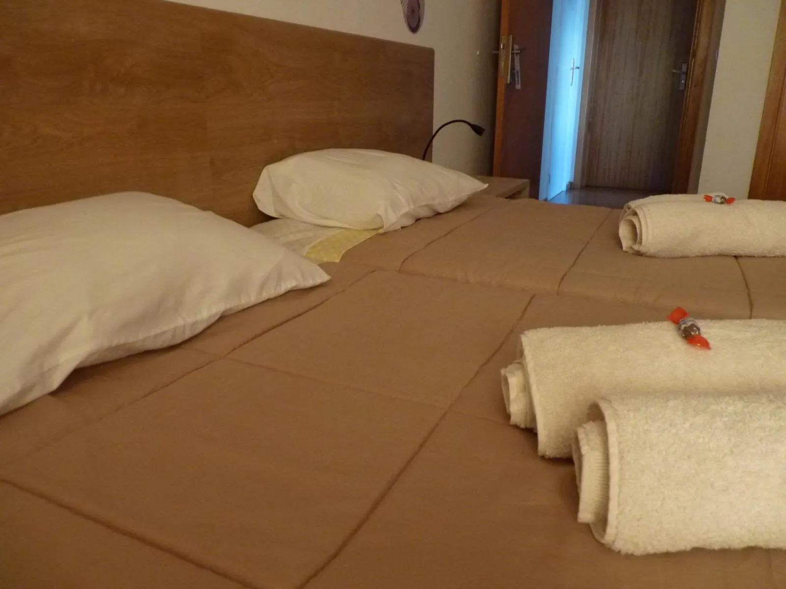 Bed in AZORES HOLIDAYS HOUSE -B&B - Suites - Self Check-in KEYBOARD