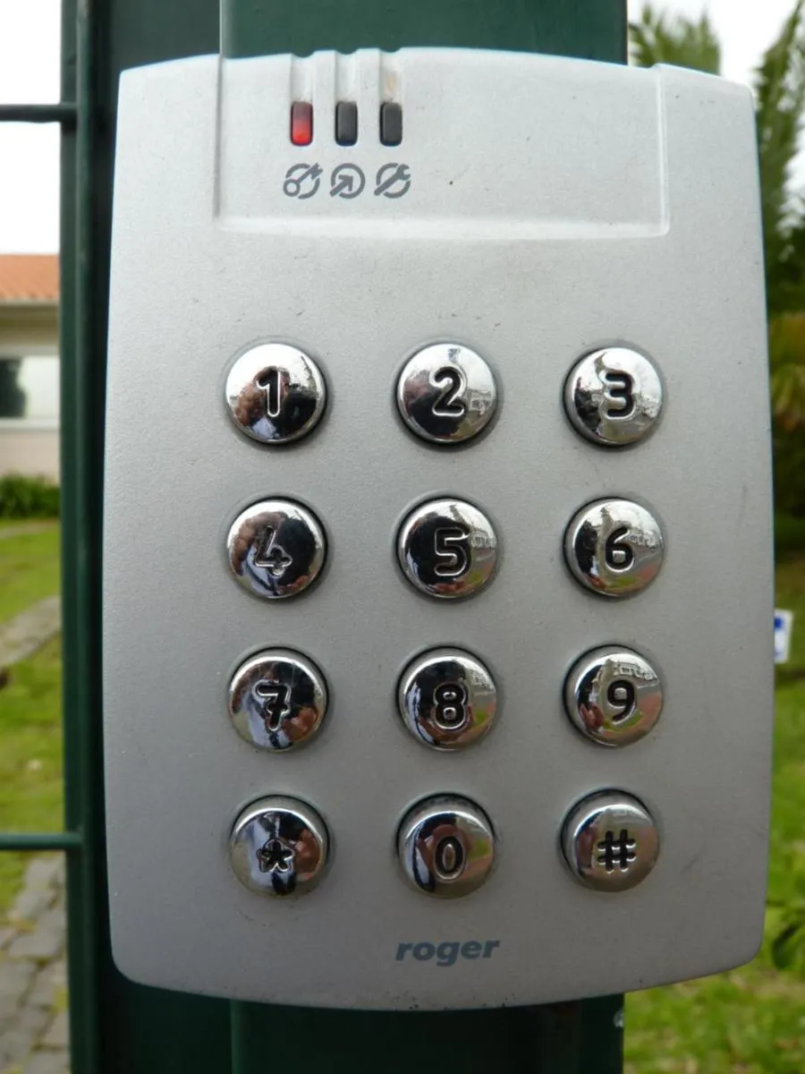 Facade/entrance in AZORES HOLIDAYS HOUSE -B&B - Suites - Self Check-in KEYBOARD
