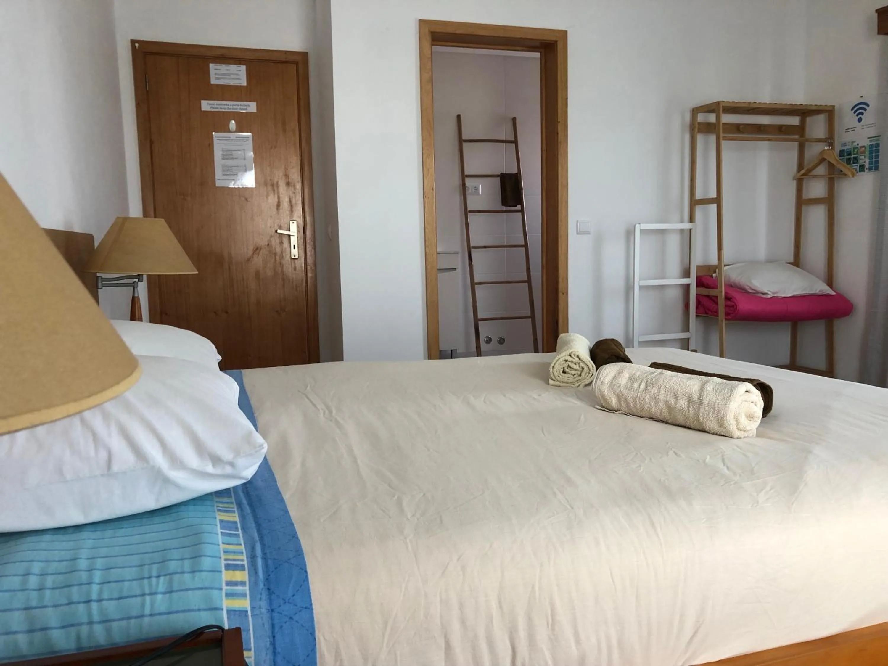 Bed in AZORES HOLIDAYS HOUSE -B&B - Suites - Self Check-in KEYBOARD