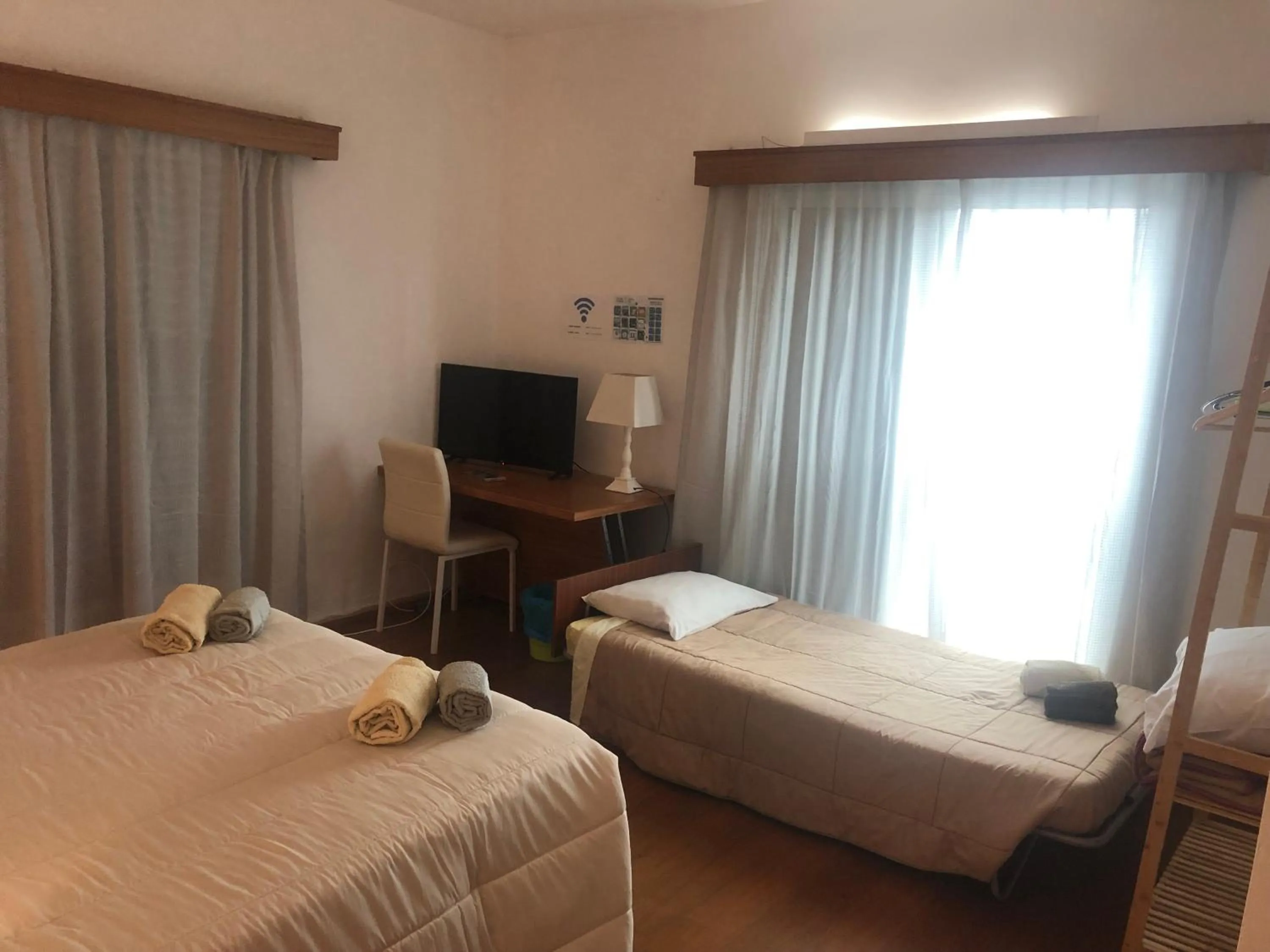 Bed in AZORES HOLIDAYS HOUSE -B&B - Suites - Self Check-in KEYBOARD