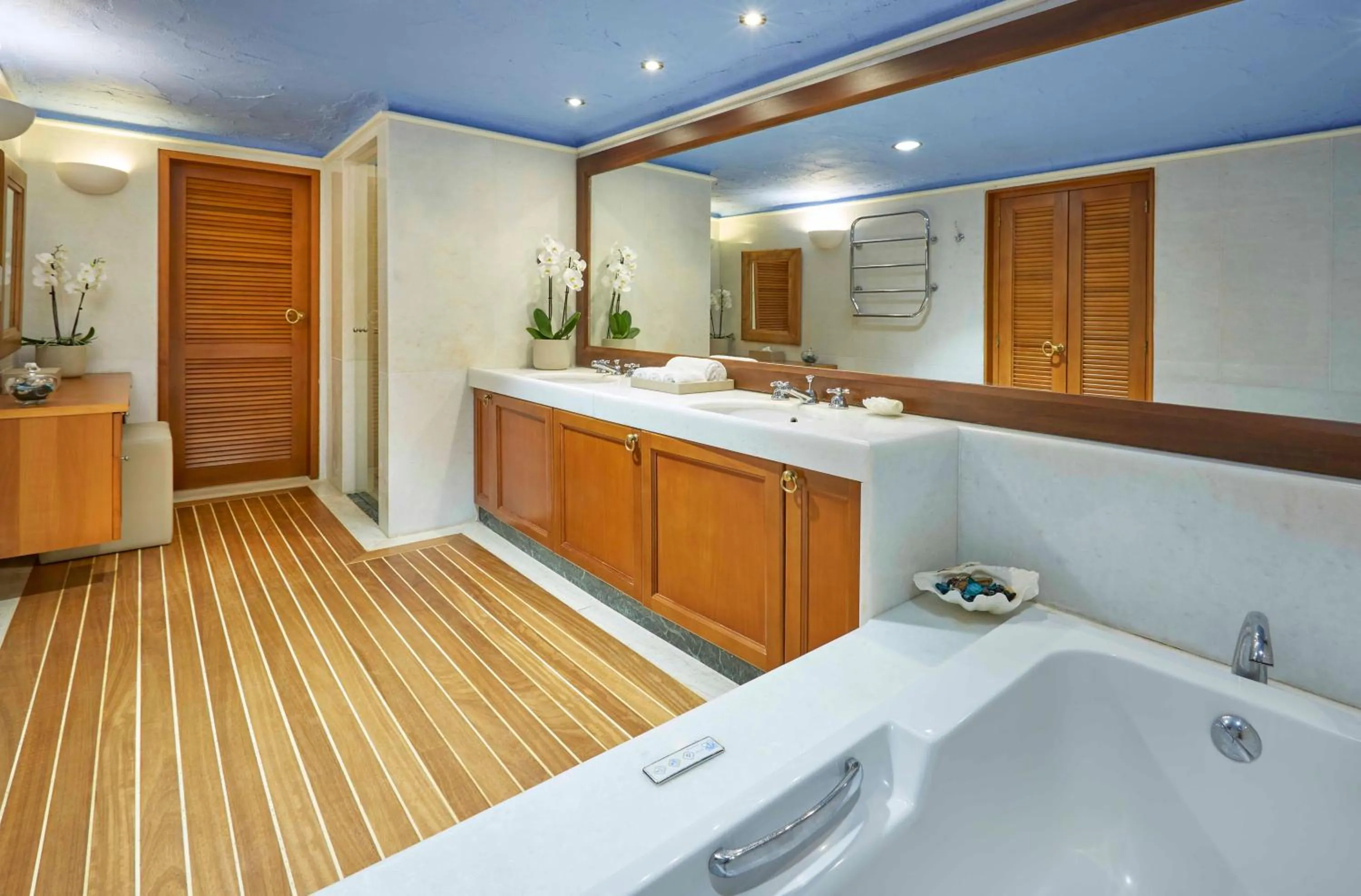 Bathroom in Elounda Bay Palace, a Member of the Leading Hotels of the World