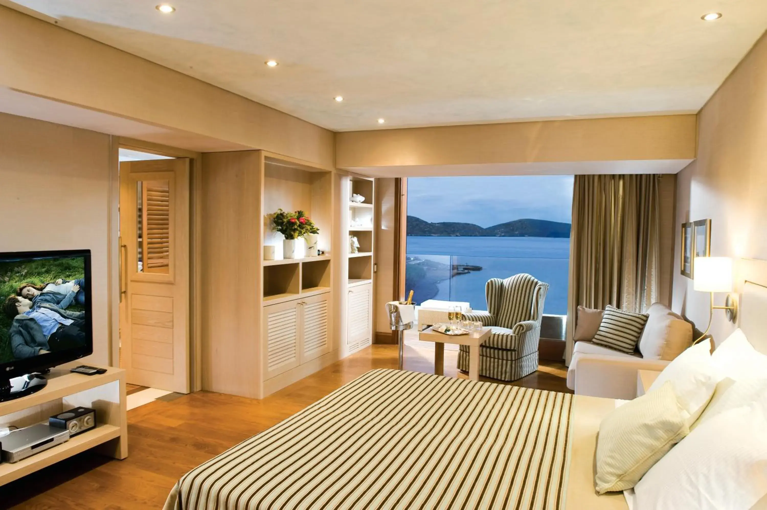Deluxe Hotel Suite with Sea View in Elounda Bay Palace, a Member of the Leading Hotels of the World Deluxe Hotel Suite with Sea View in Elounda Bay Palace, a Member of the Leading Hotels of the World