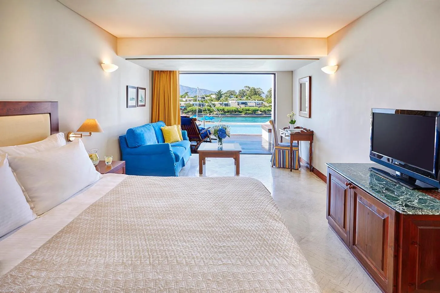Sea view, Bed in Elounda Bay Palace, a Member of the Leading Hotels of the World