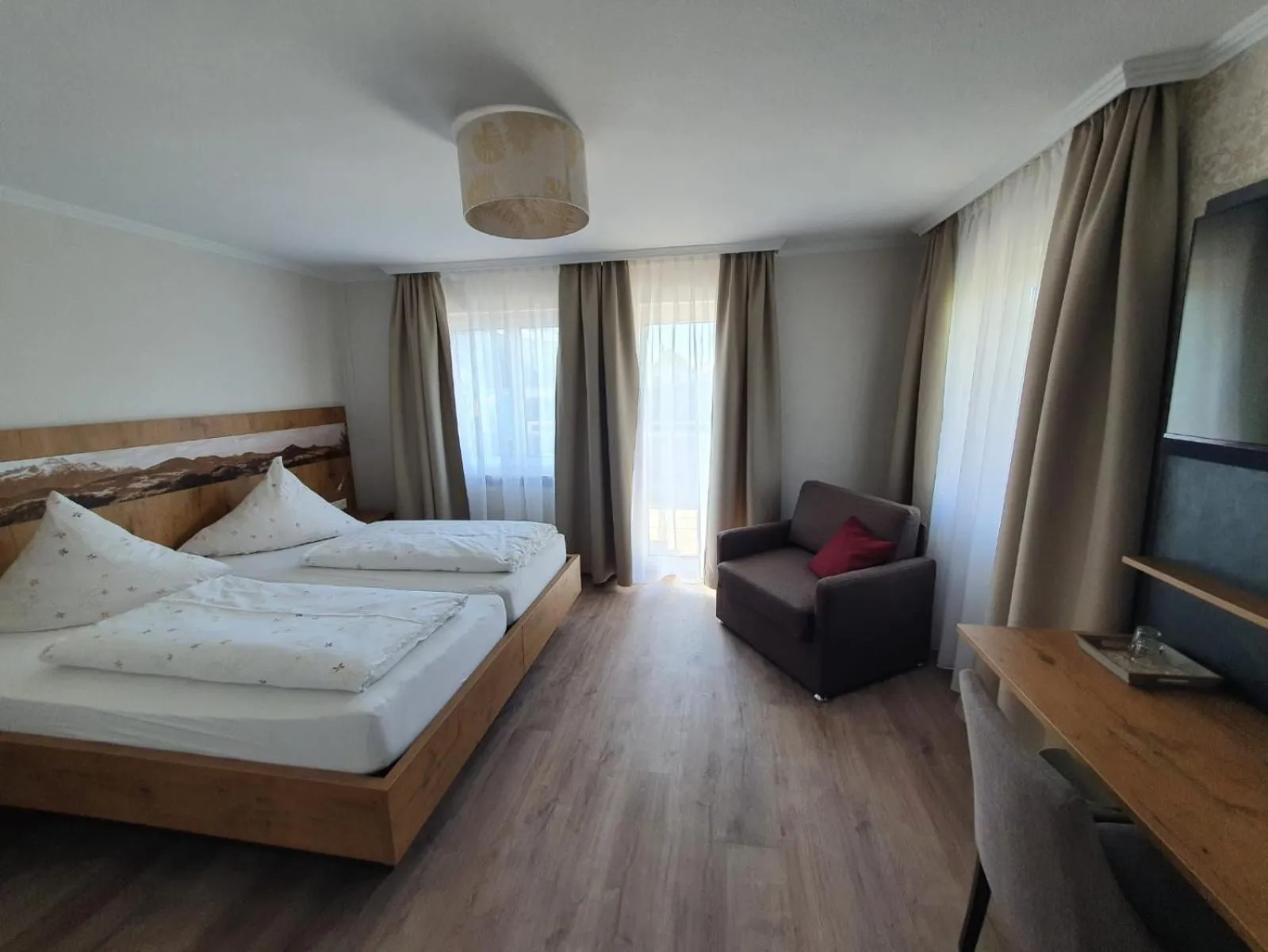 Photo of the whole room, Bed in Hotel & Restaurant "Am Obstgarten"