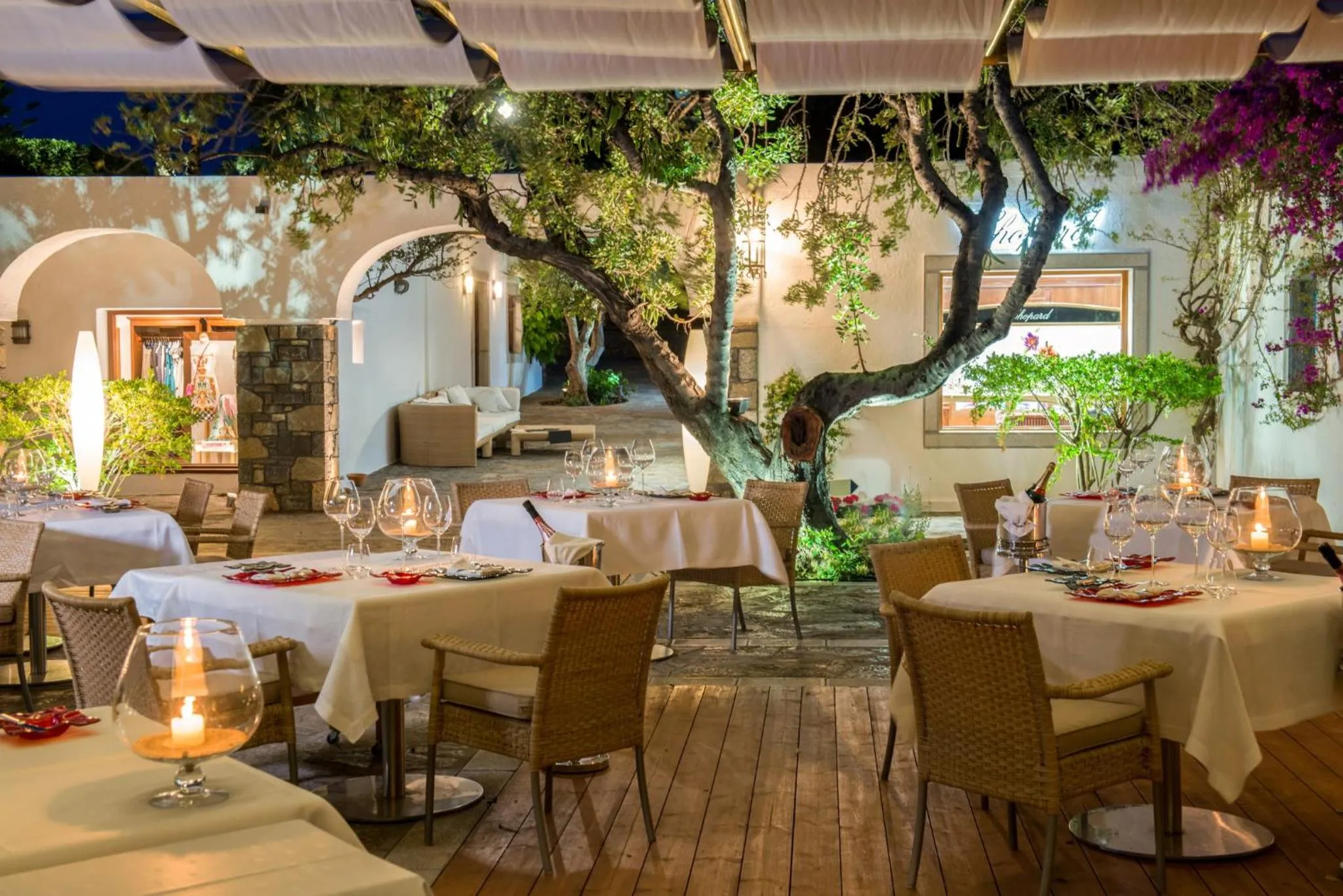 Restaurant/places to eat in Elounda Beach Hotel & Villas, a Member of the Leading Hotels of the World