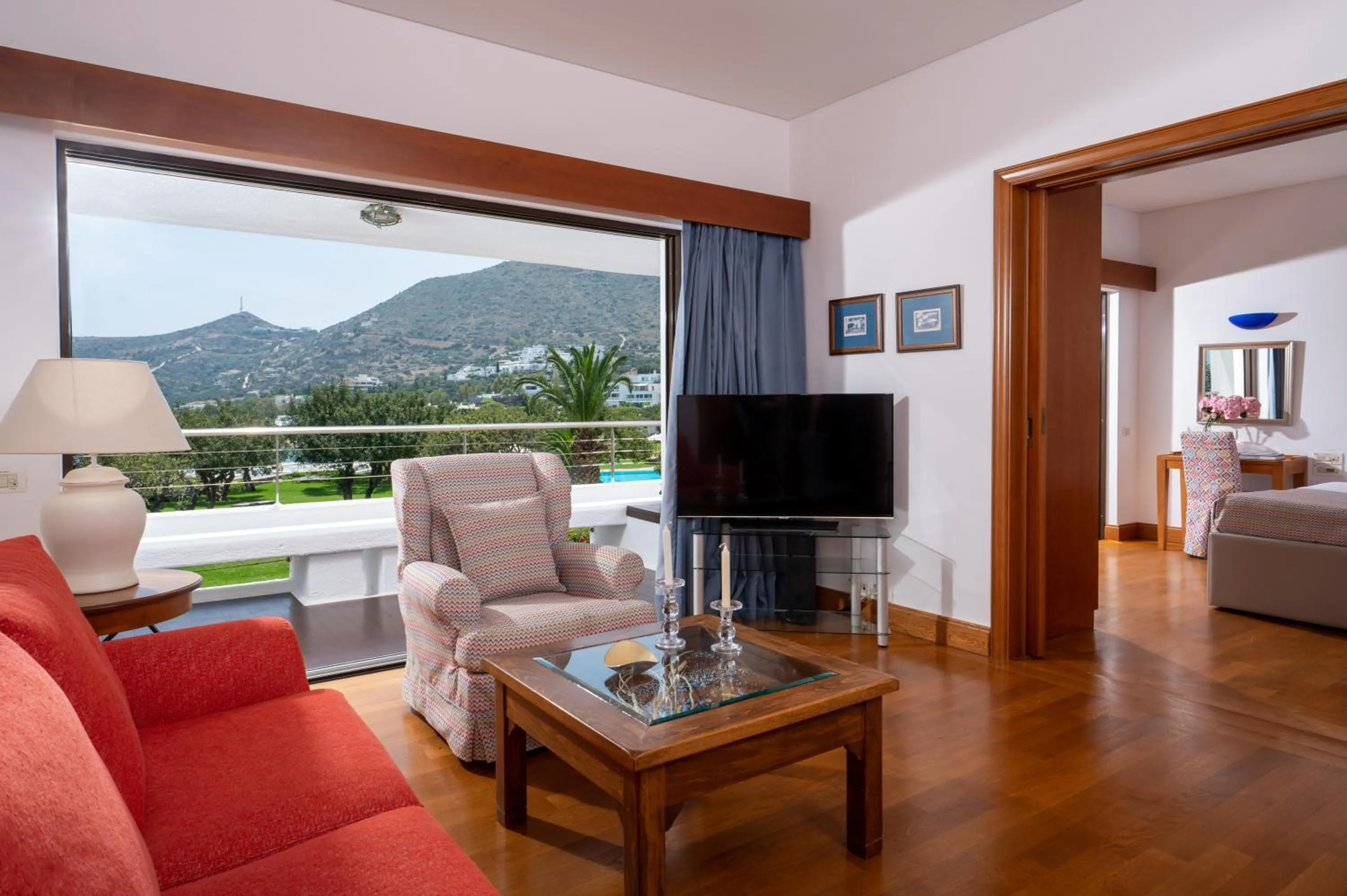 Living room in Elounda Beach Hotel & Villas, a Member of the Leading Hotels of the World