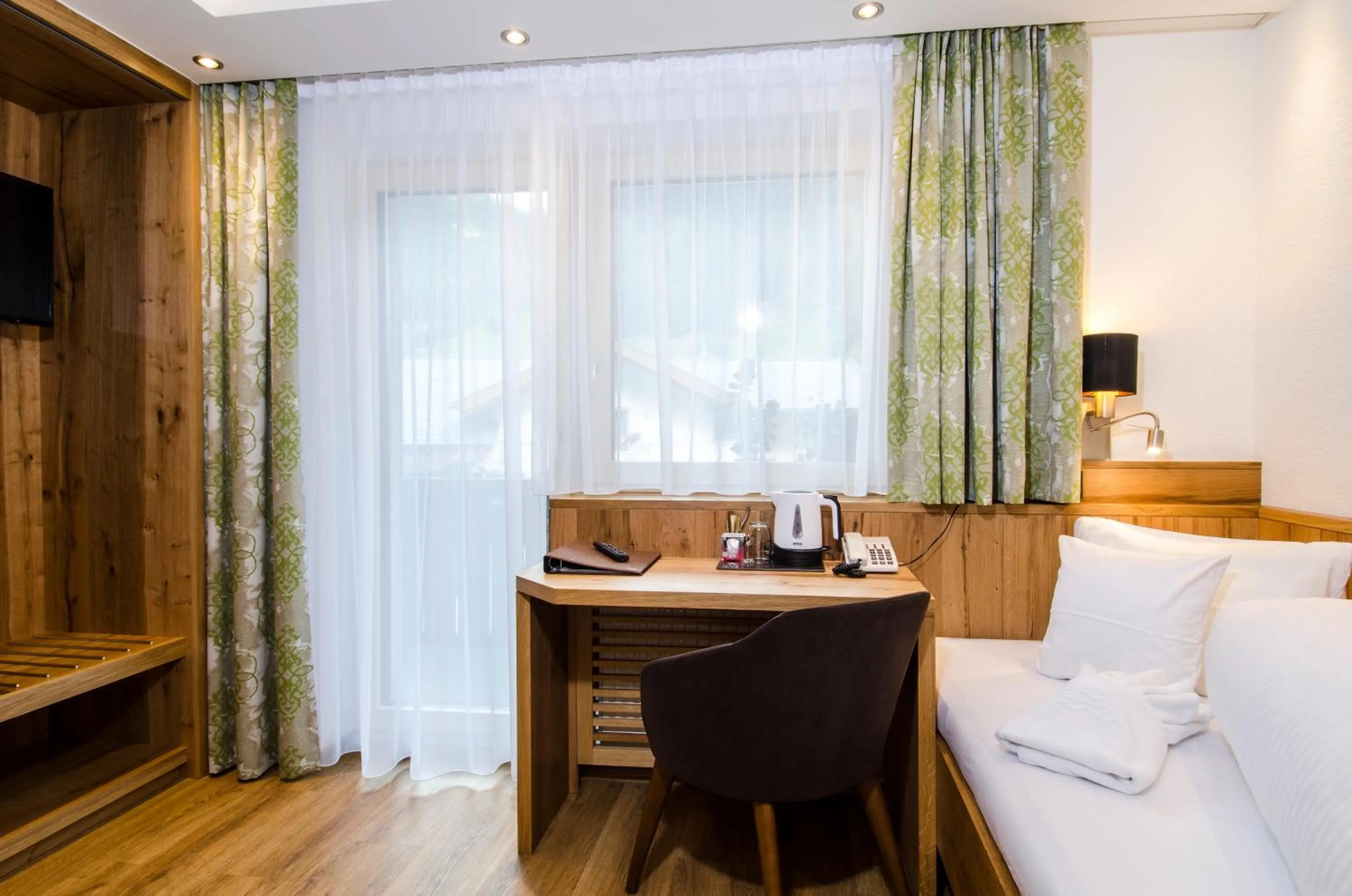 Bed in Hotel Garni Siegele - inklusive Silvretta-Card PREMIUM