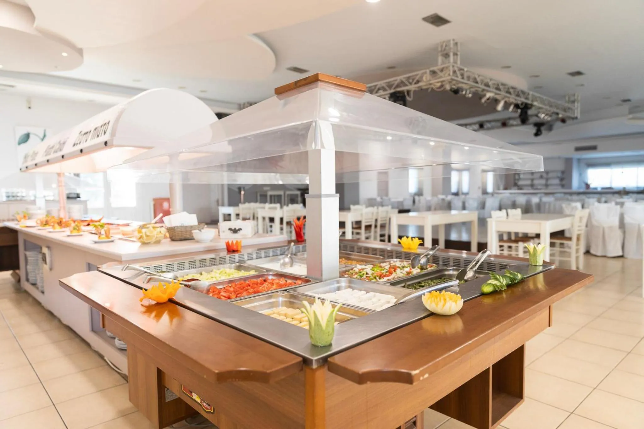 Restaurant/places to eat in Kavuras Village Hotel & Suites