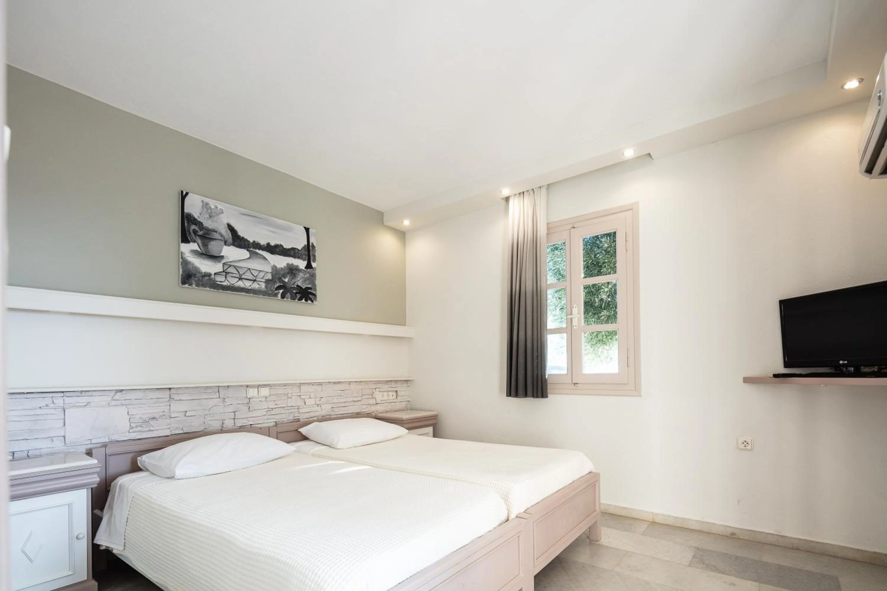 TV and multimedia, Bed in Kavuras Village Hotel & Suites