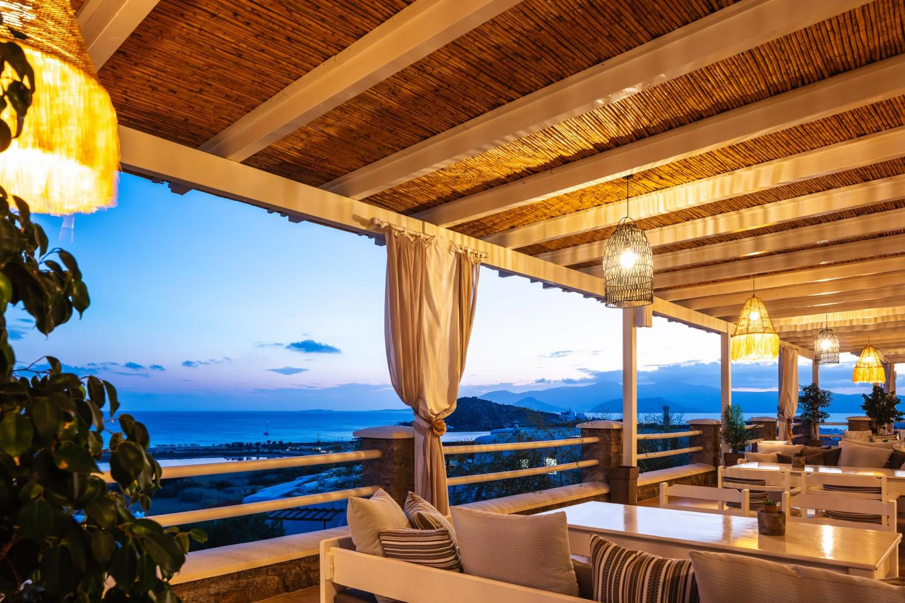 Restaurant/places to eat in Kavuras Village Hotel & Suites