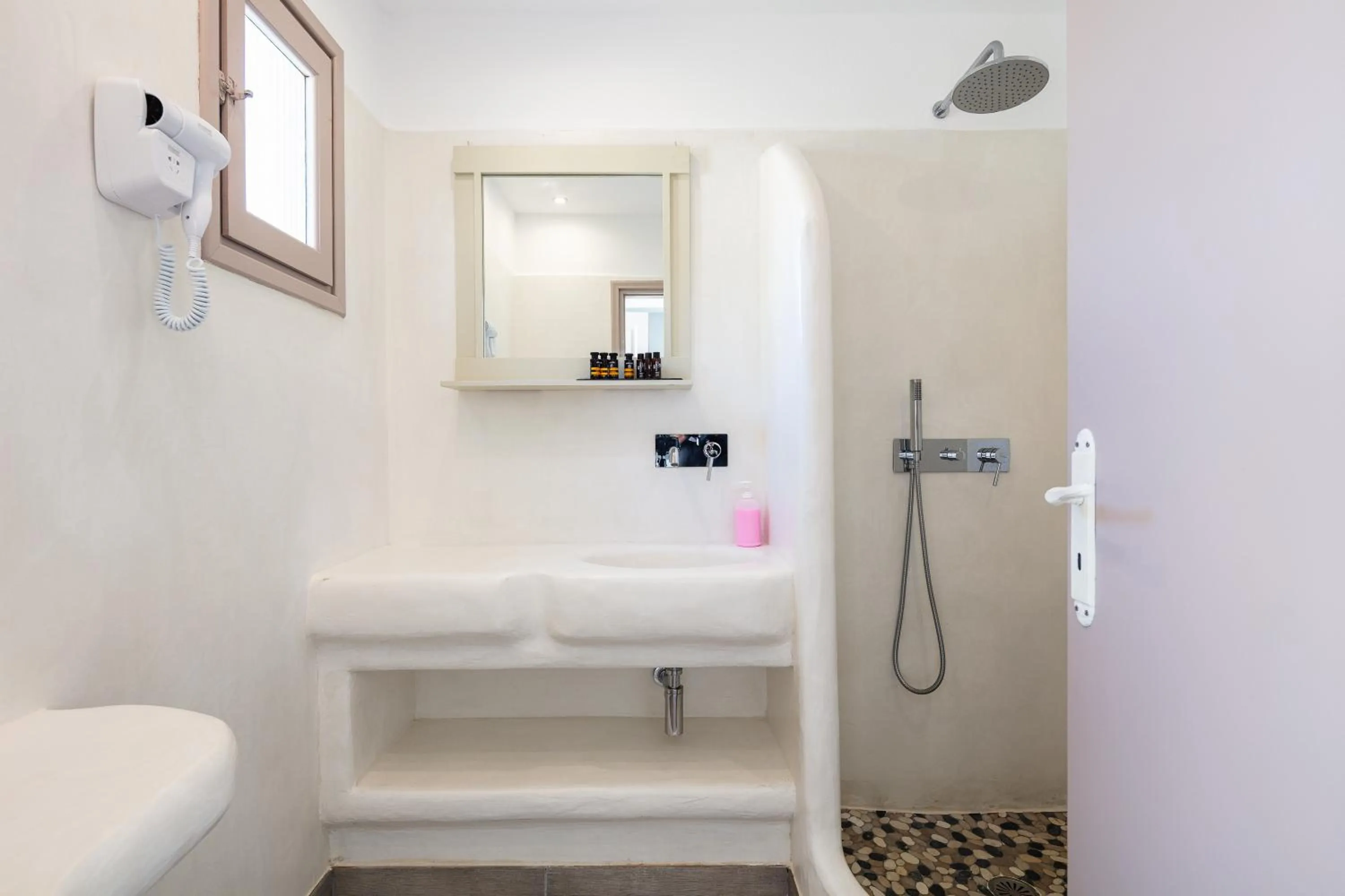 Shower in Kavuras Village Hotel & Suites