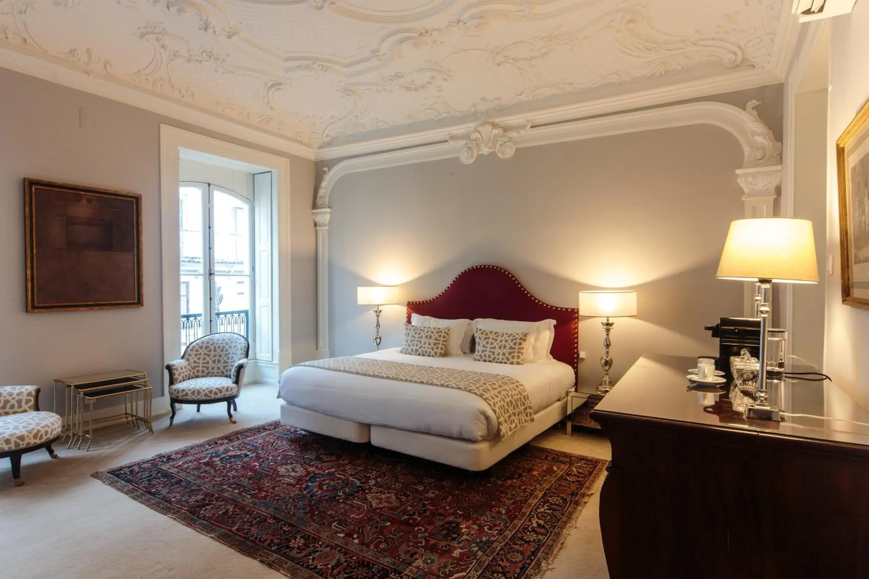 Property building, Bed in Dear Lisbon - Palace Chiado Suites Property building, Bed in Dear Lisbon - Palace Chiado Suites