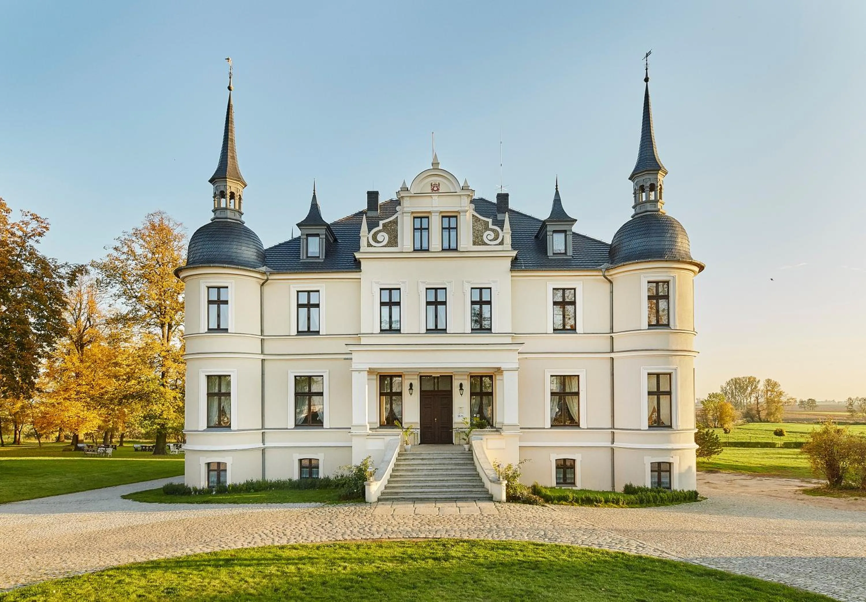 Pałac w Orli - pokoje, restauracja