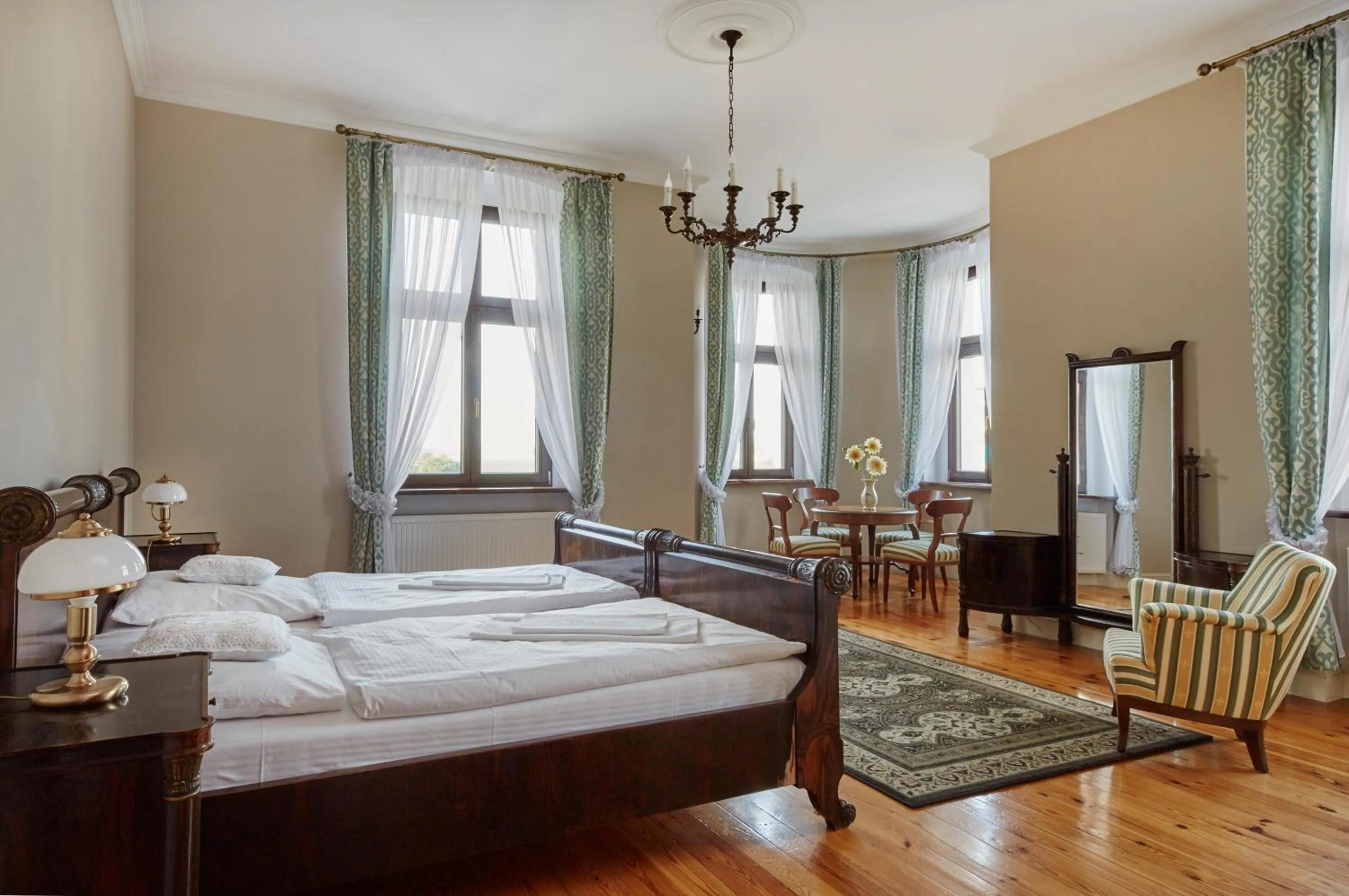 Photo of the whole room, Bed in Pałac w Orli - pokoje, restauracja