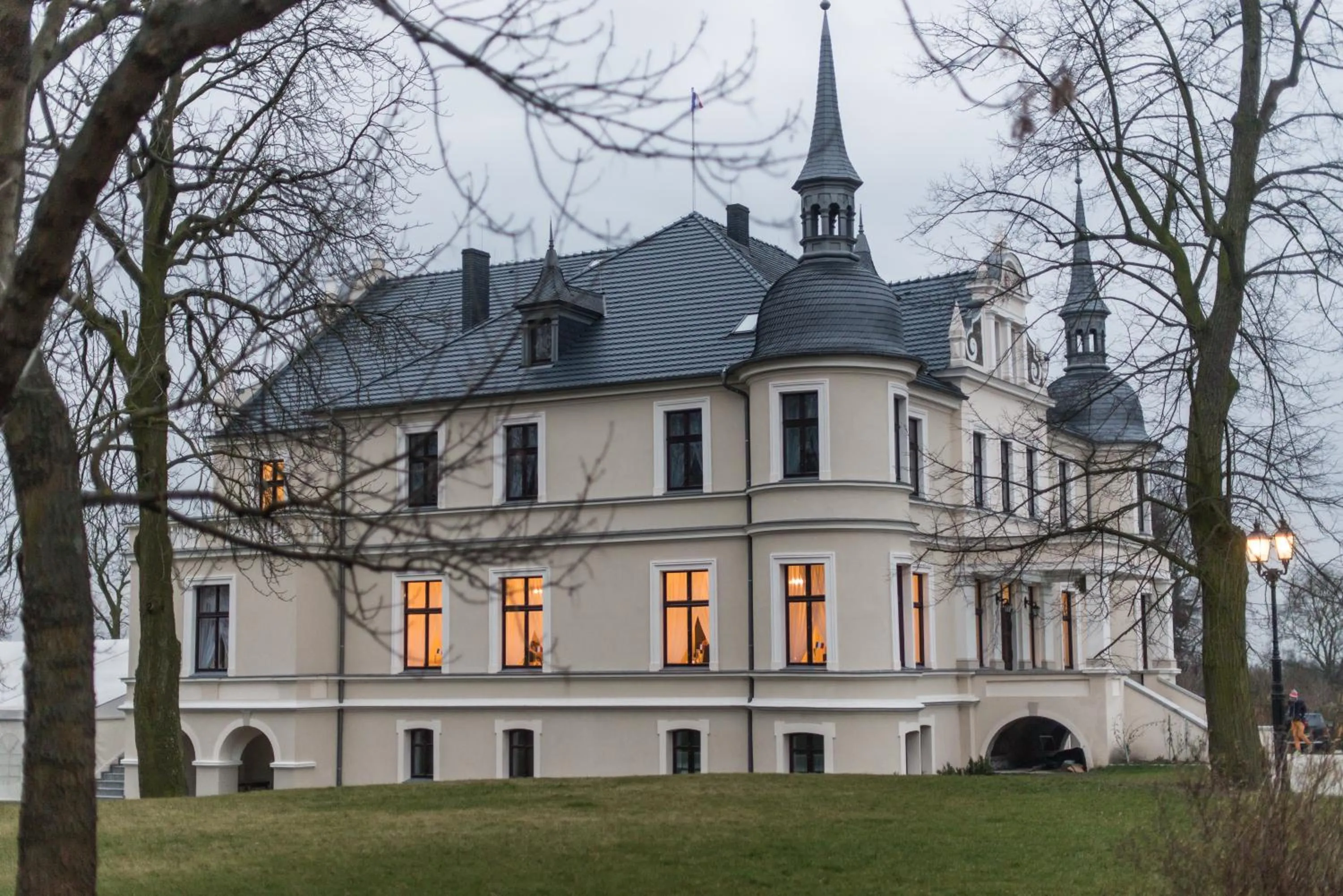 Property building in Pałac w Orli - pokoje, restauracja