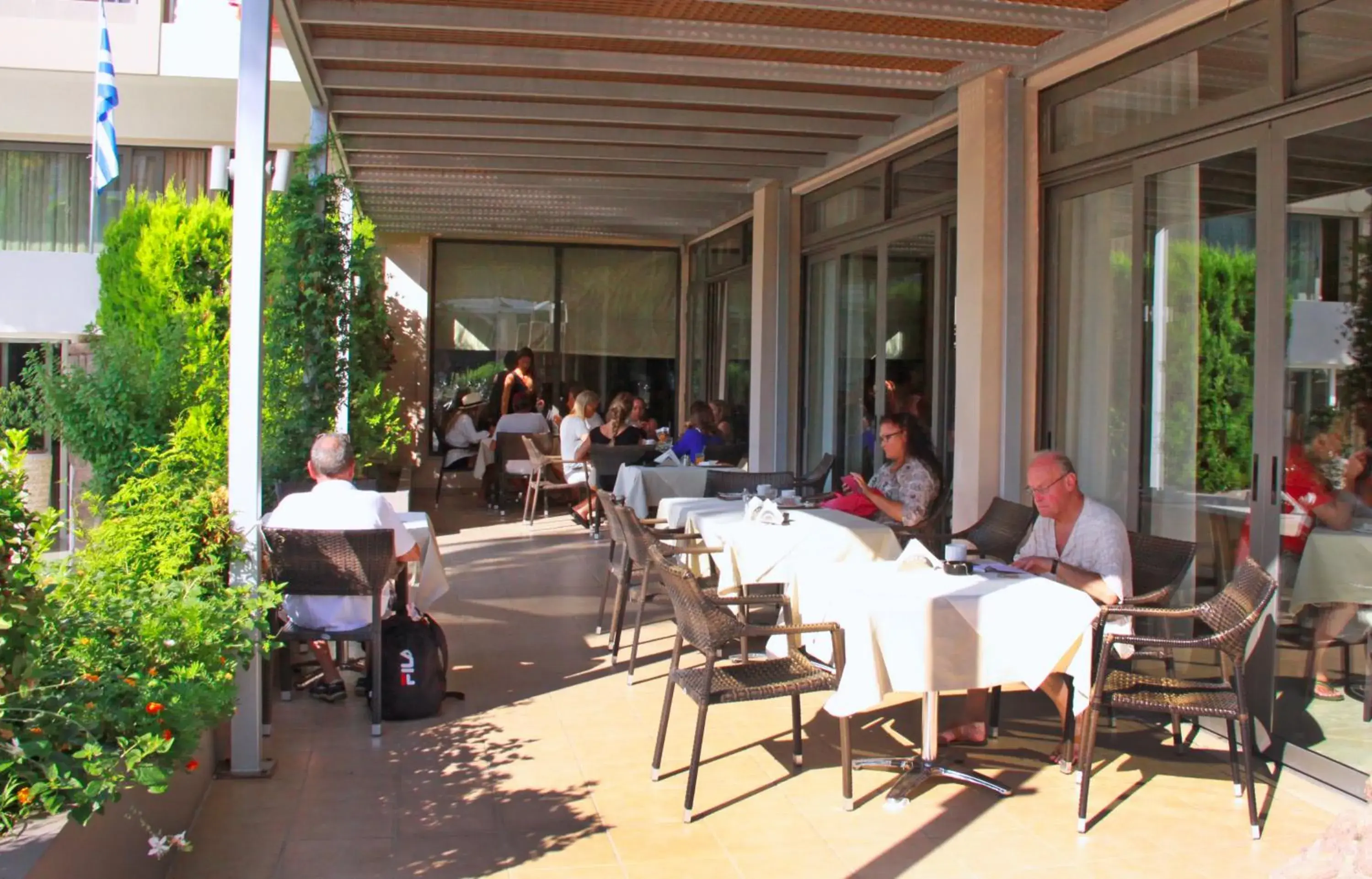 Restaurant/places to eat in Saint Constantine Hotel Restaurant/places to eat in Saint Constantine Hotel