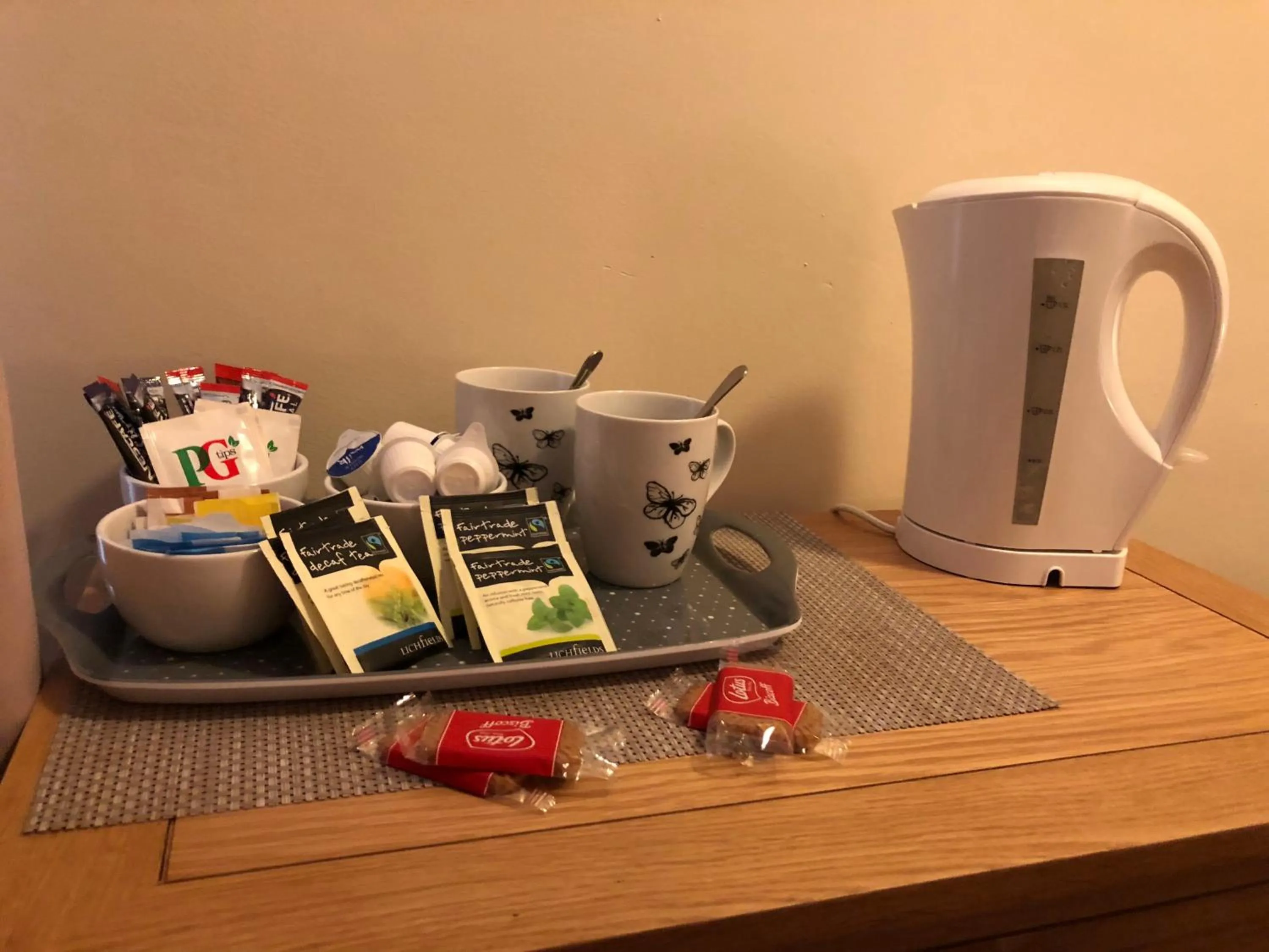 Coffee/tea facilities in White Horse Tavern