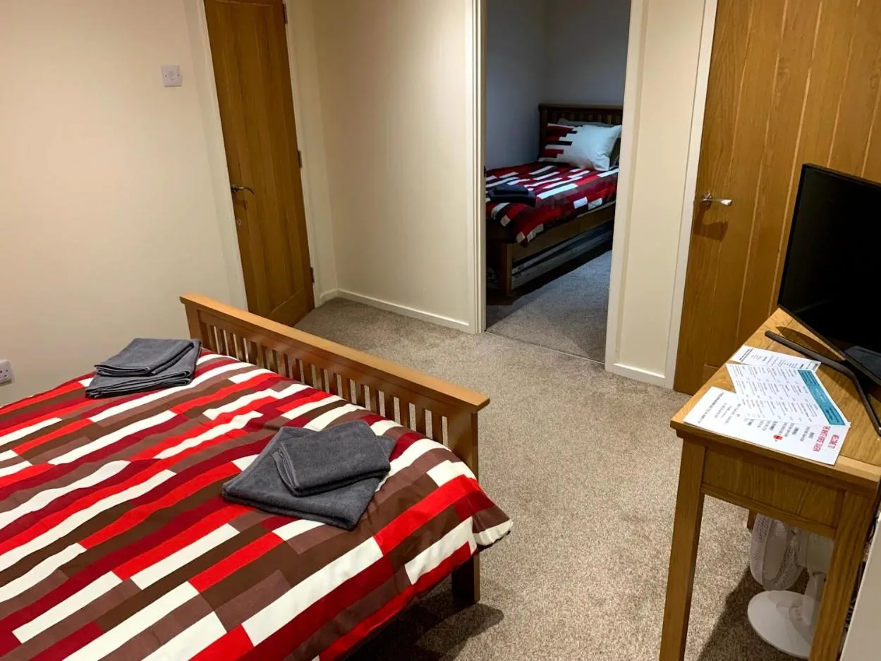 Photo of the whole room, Bed in White Horse Tavern