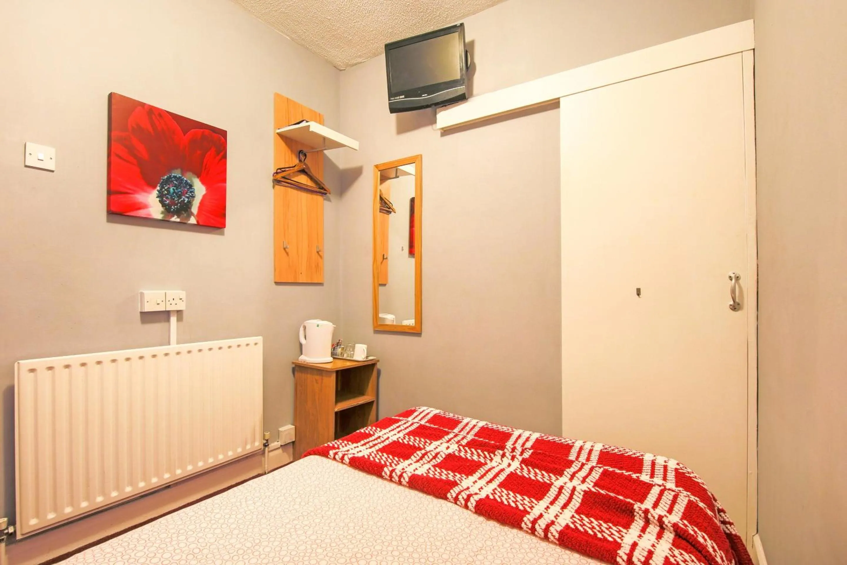 Bedroom, Bed in Hotel Mj Kingsway, Cleethorpes Seafront