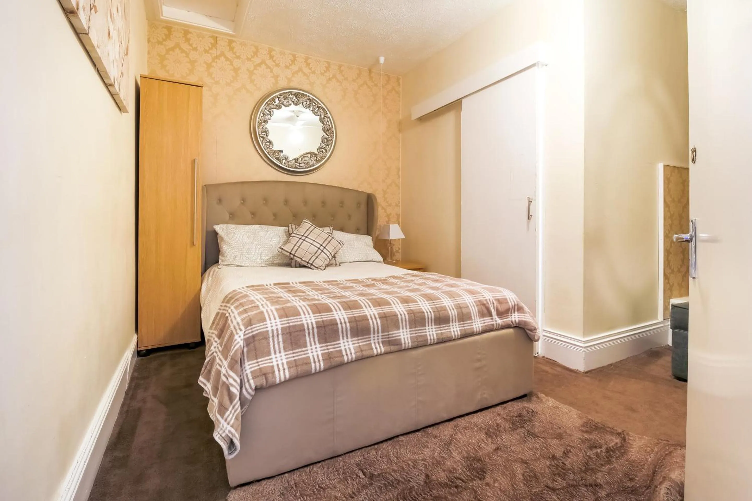Bedroom, Bed in Hotel Mj Kingsway, Cleethorpes Seafront