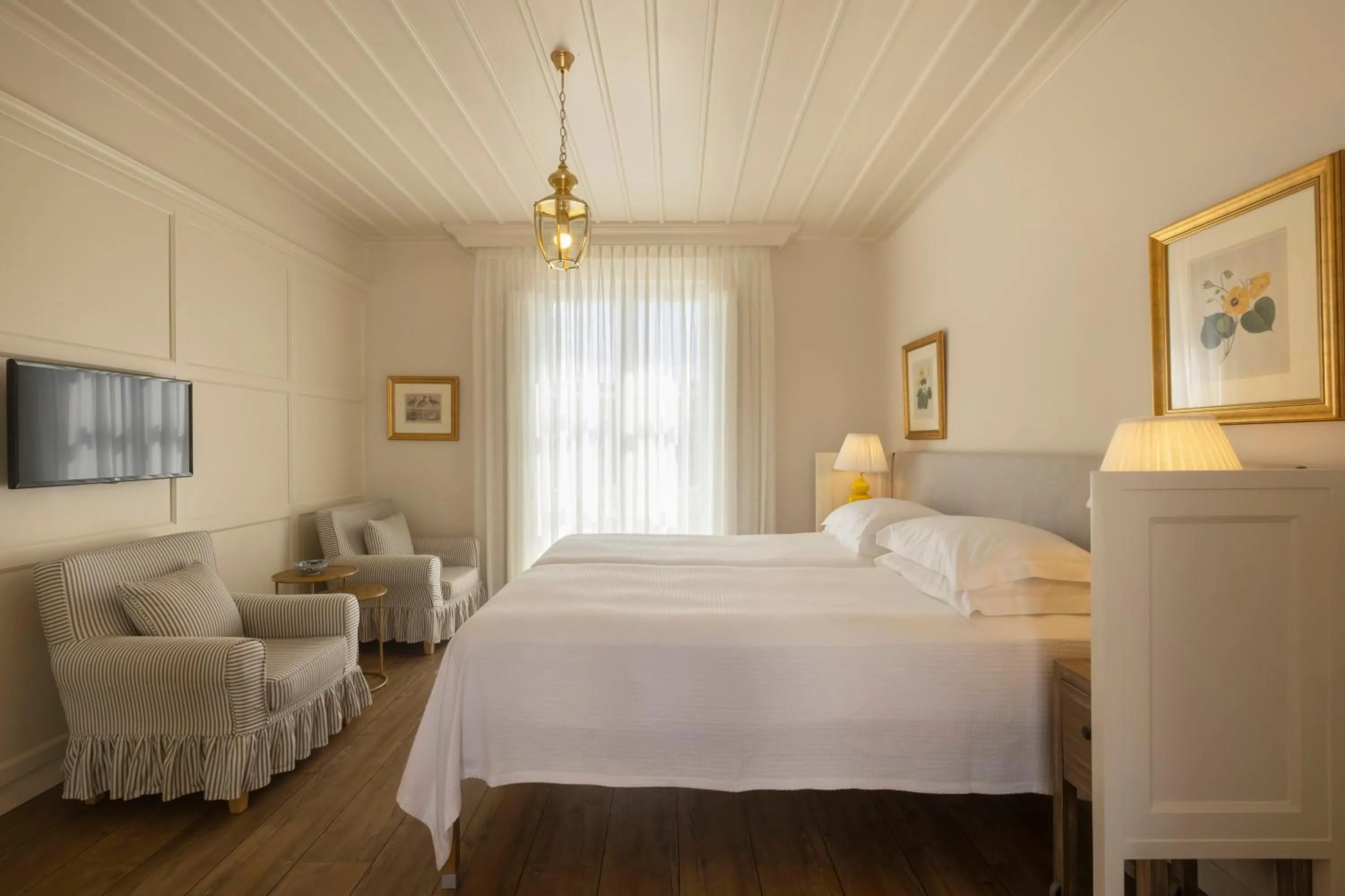 Photo of the whole room, Bed in Dorion Hotel