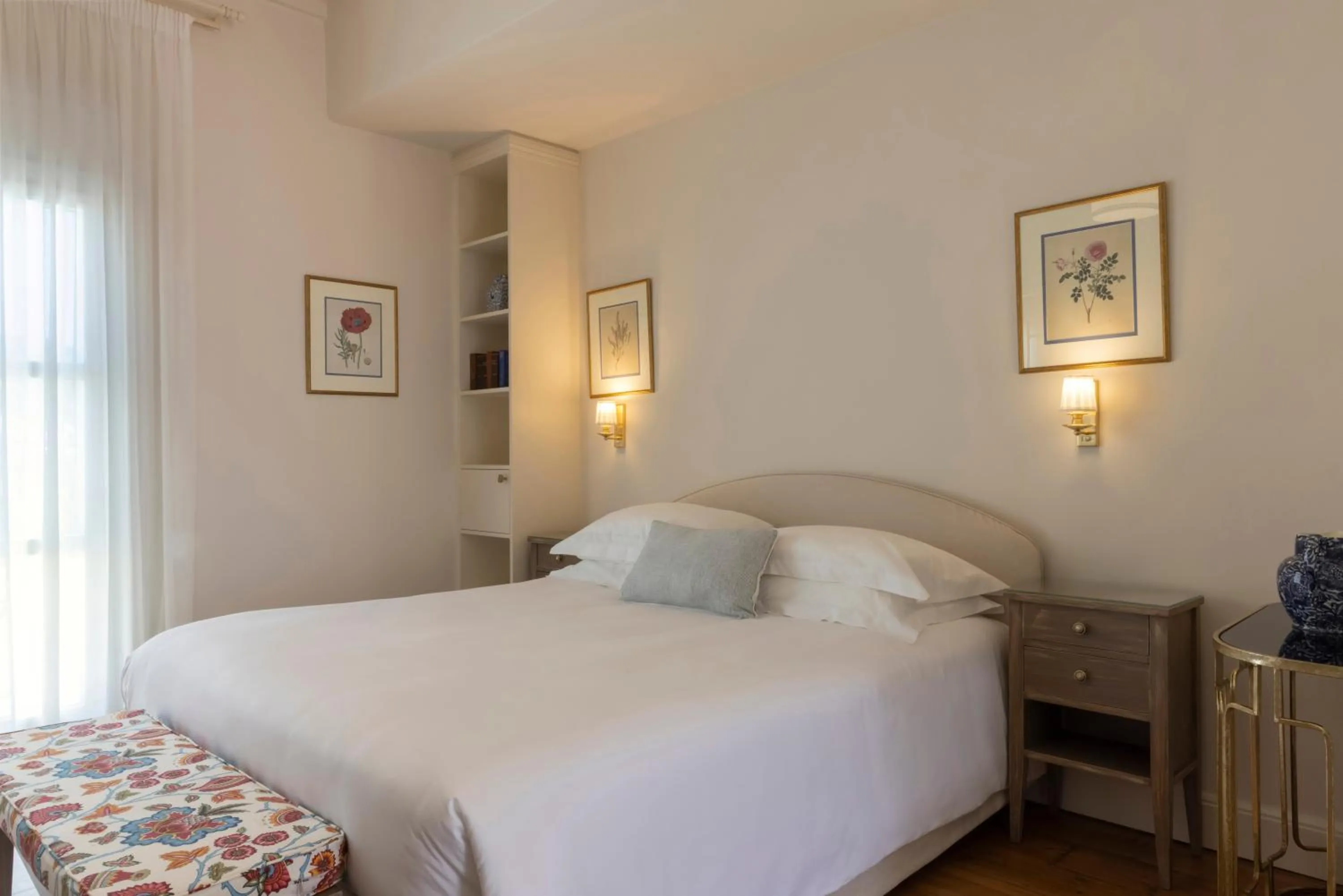 Bedroom, Bed in Dorion Hotel