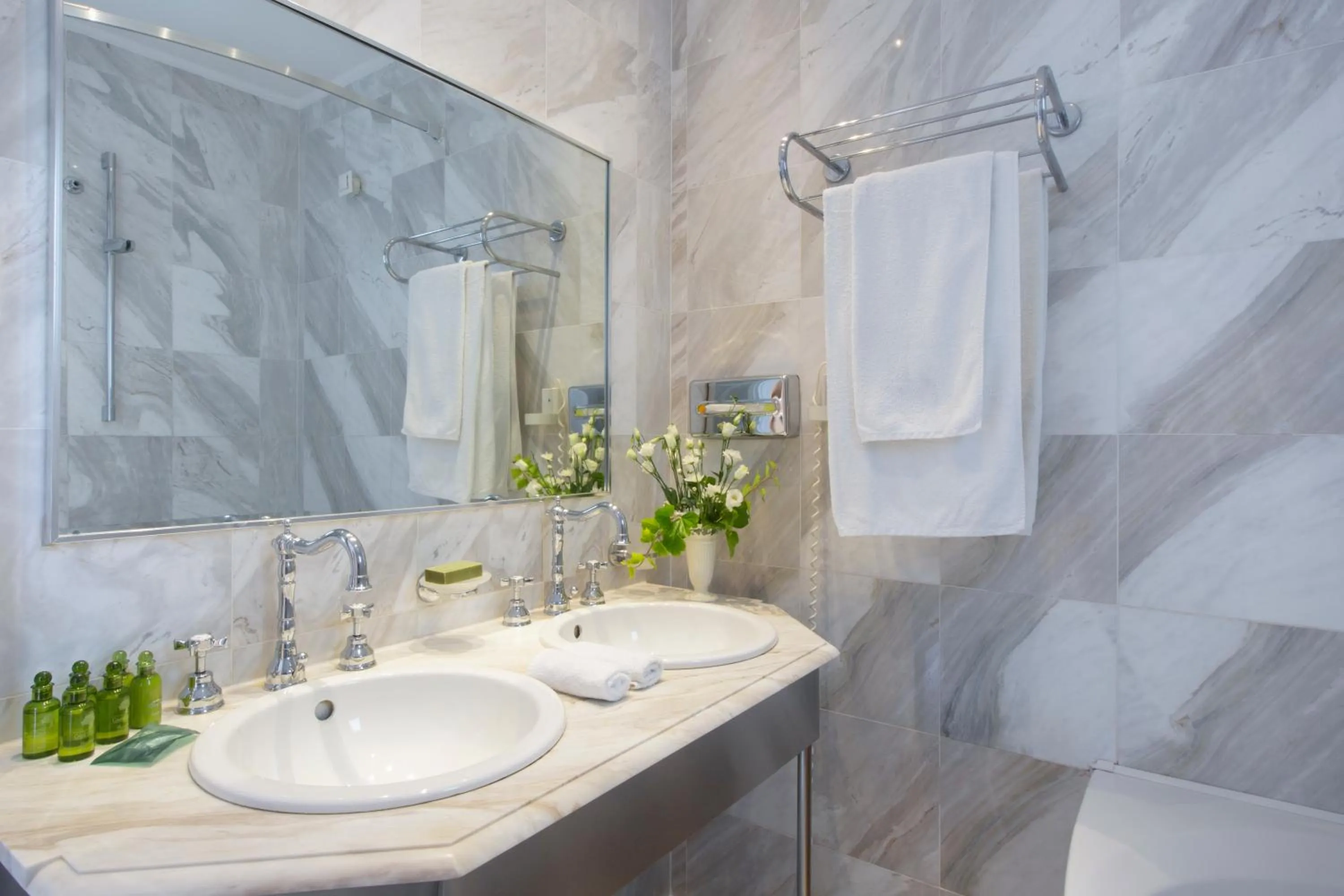 Bathroom in Dorion Hotel