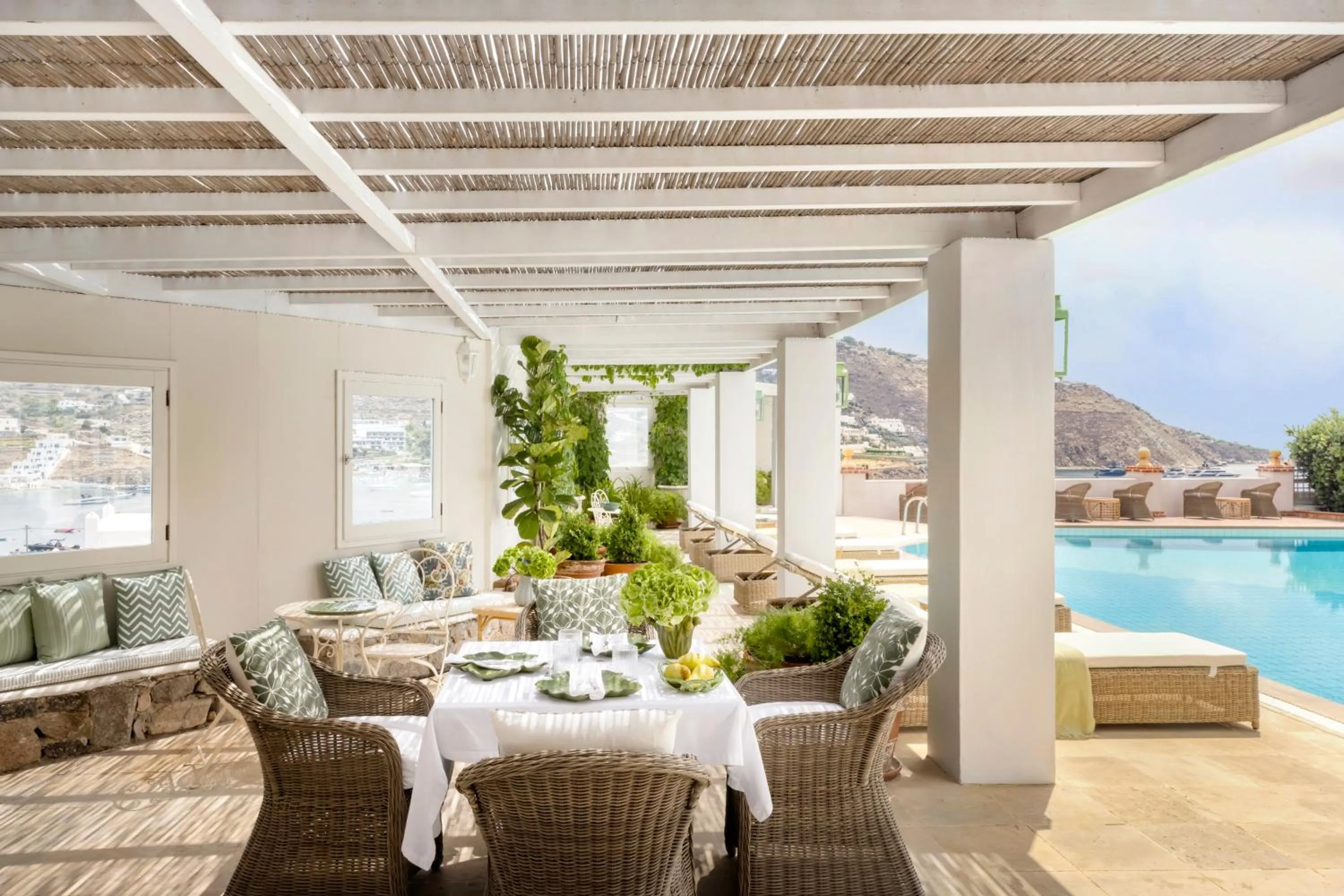 Swimming pool in Dorion Hotel