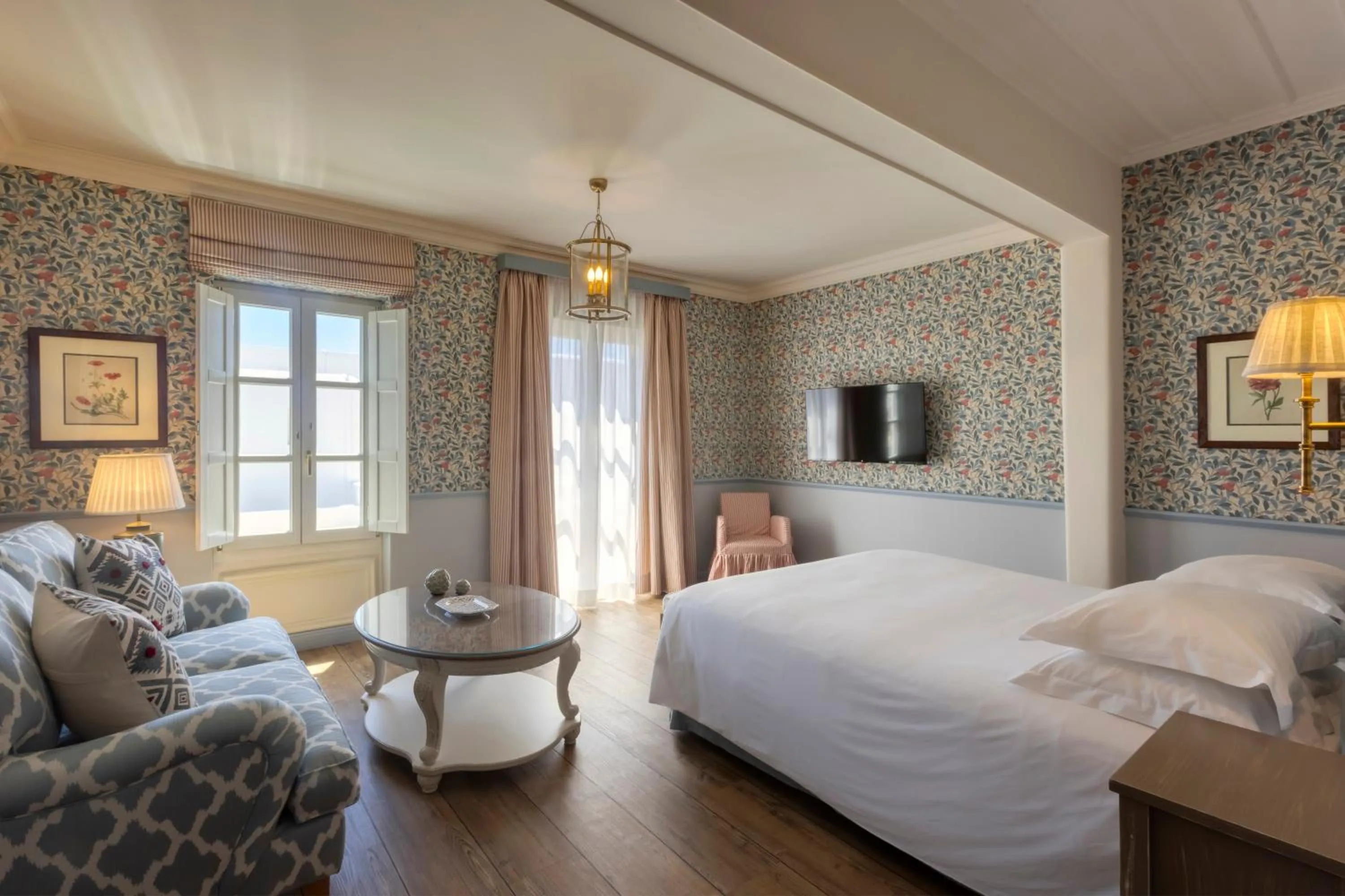 Bedroom, Bed in Dorion Hotel