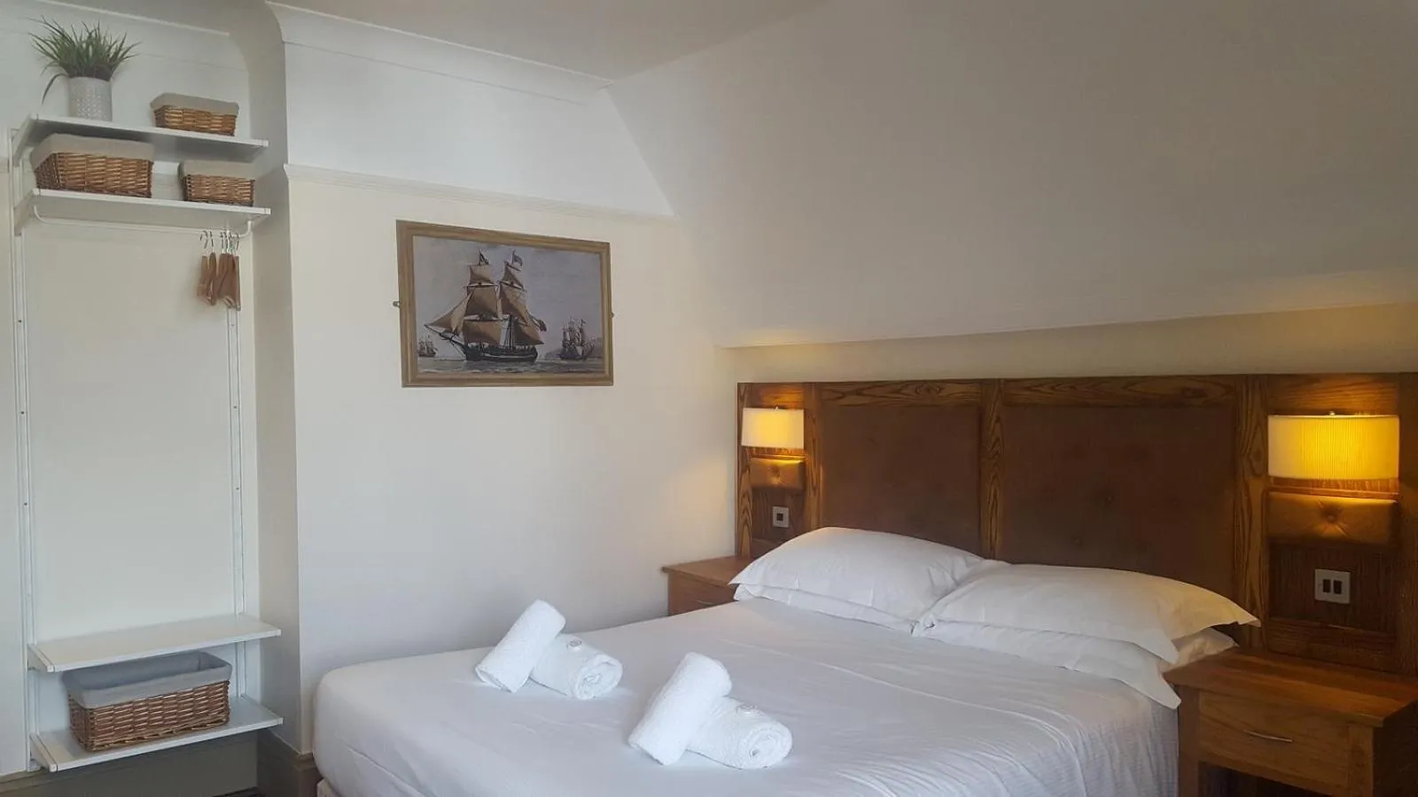 Bedroom, Bed in The Dolphin Hotel