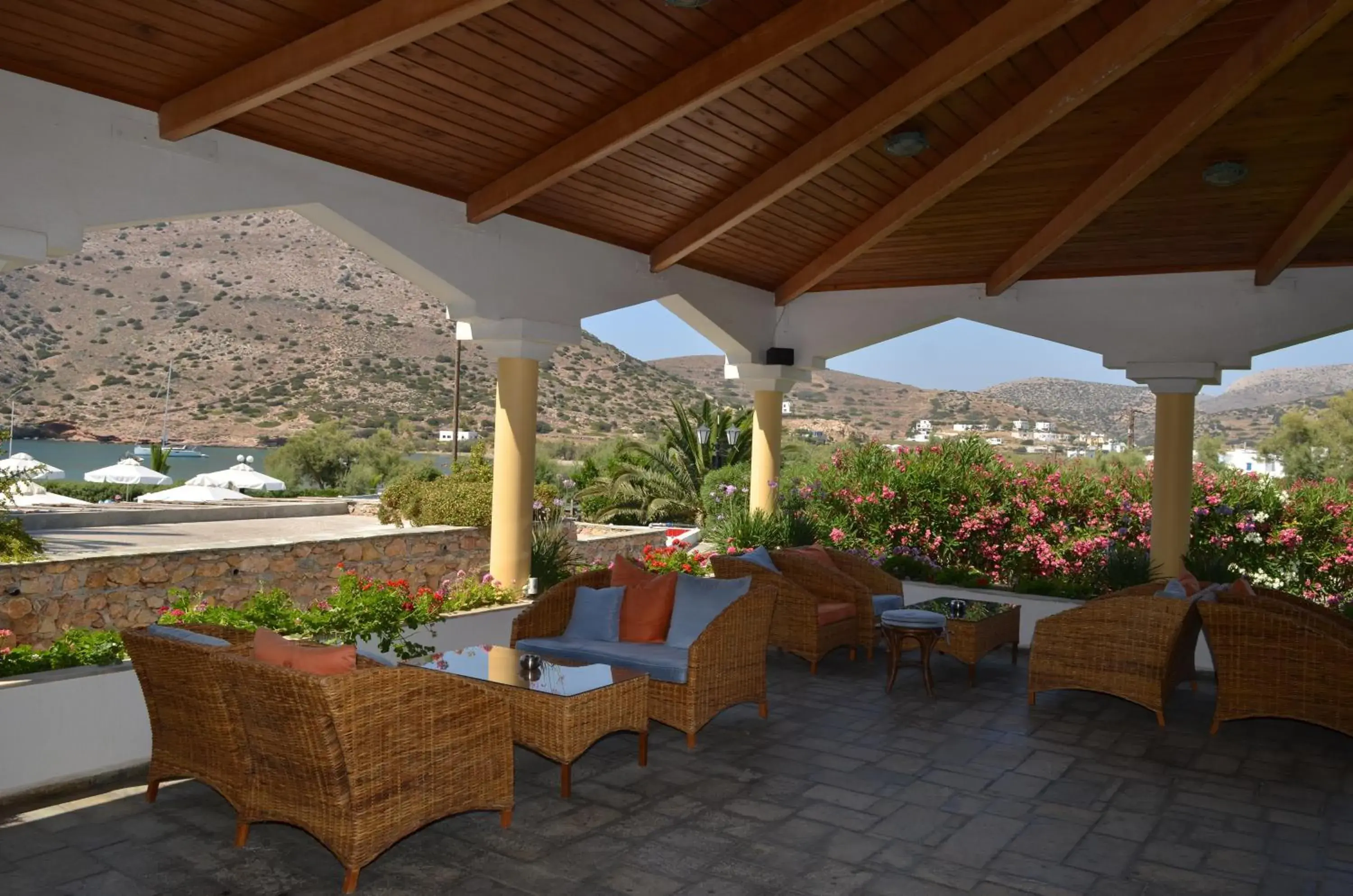 Lounge or bar in Dolphin Bay Seaside Resort & Suites Lounge or bar in Dolphin Bay Seaside Resort & Suites
