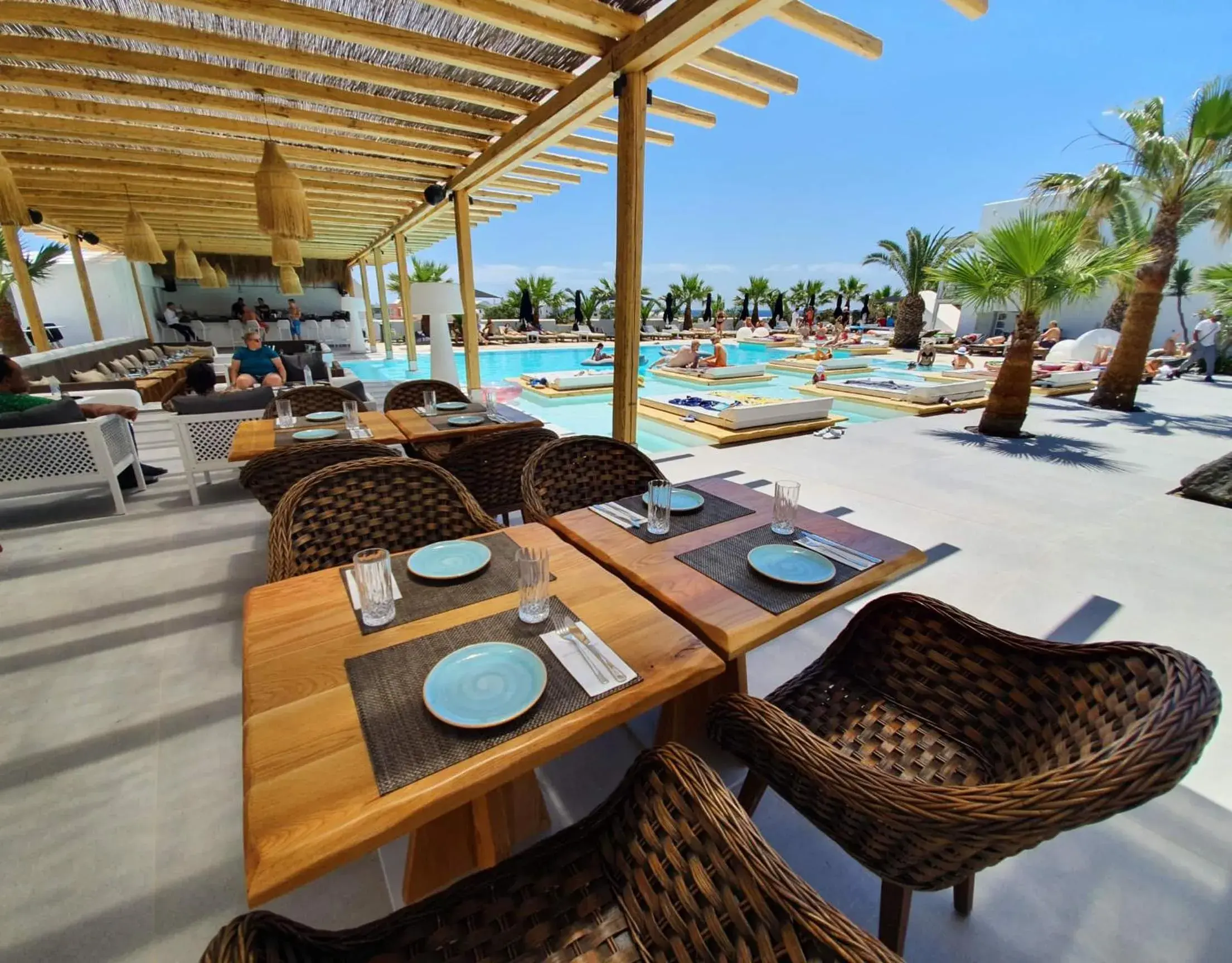 Restaurant/places to eat in Smy Mediterranean White Santorini Restaurant/places to eat in Smy Mediterranean White Santorini