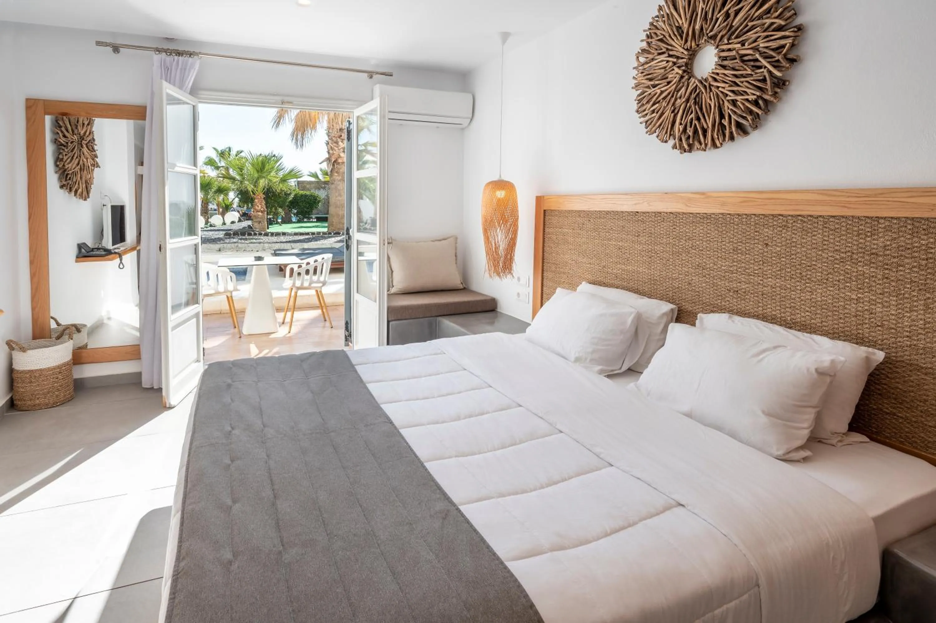 Bedroom, Bed in Smy Mediterranean White Santorini