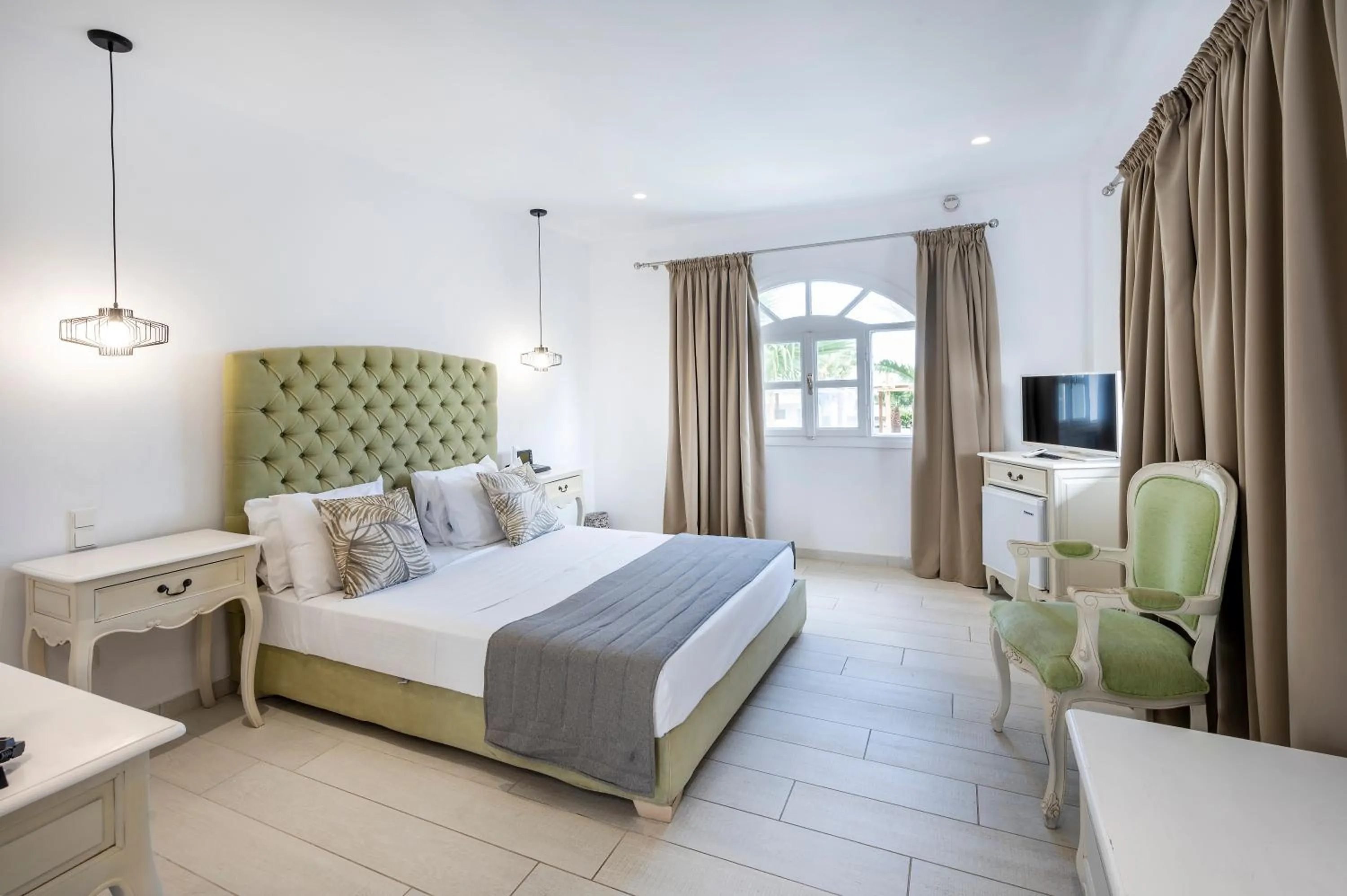 Bedroom, Bed in Smy Mediterranean White Santorini