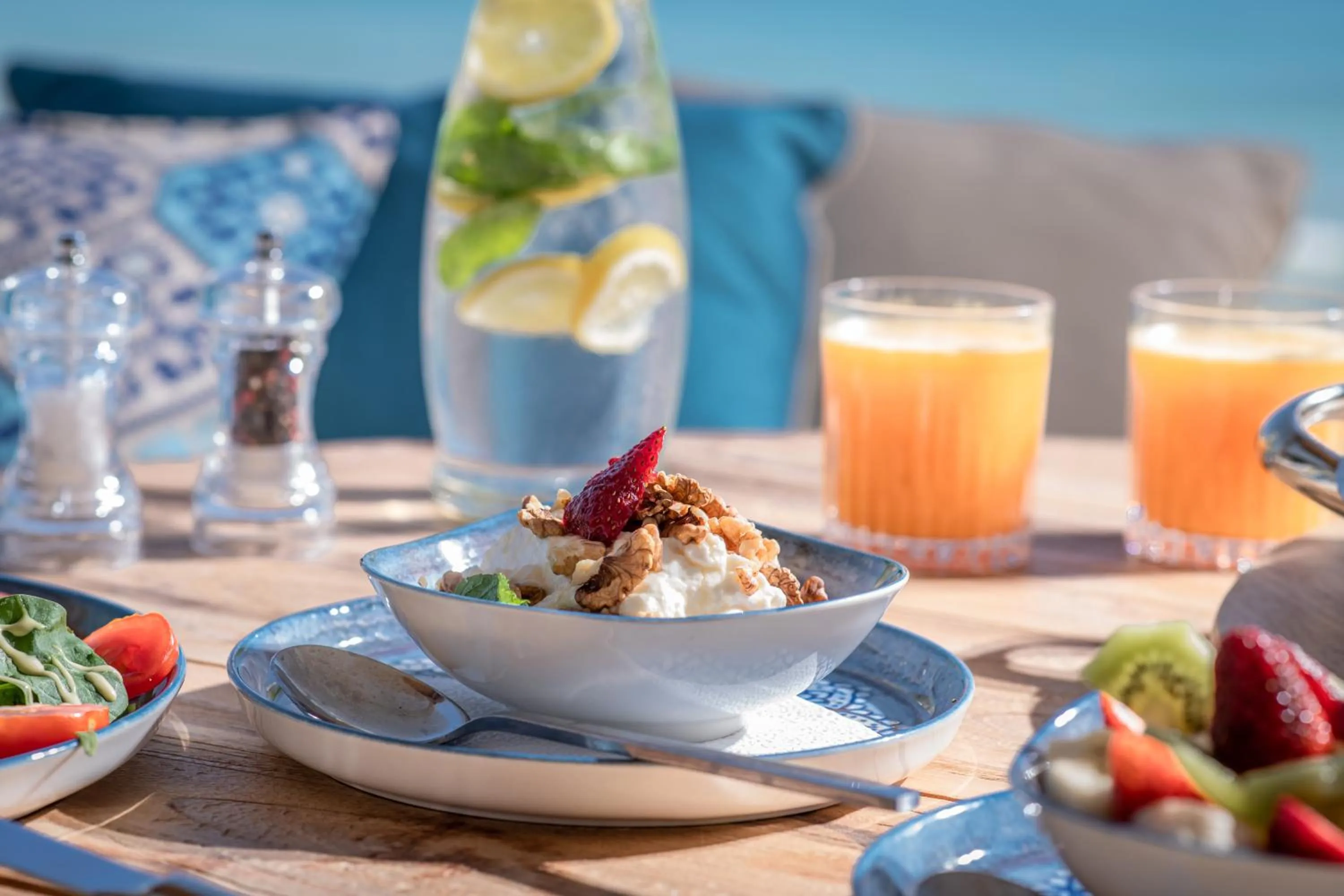 Restaurant/places to eat in Parthenis Beach, Suites by the Sea