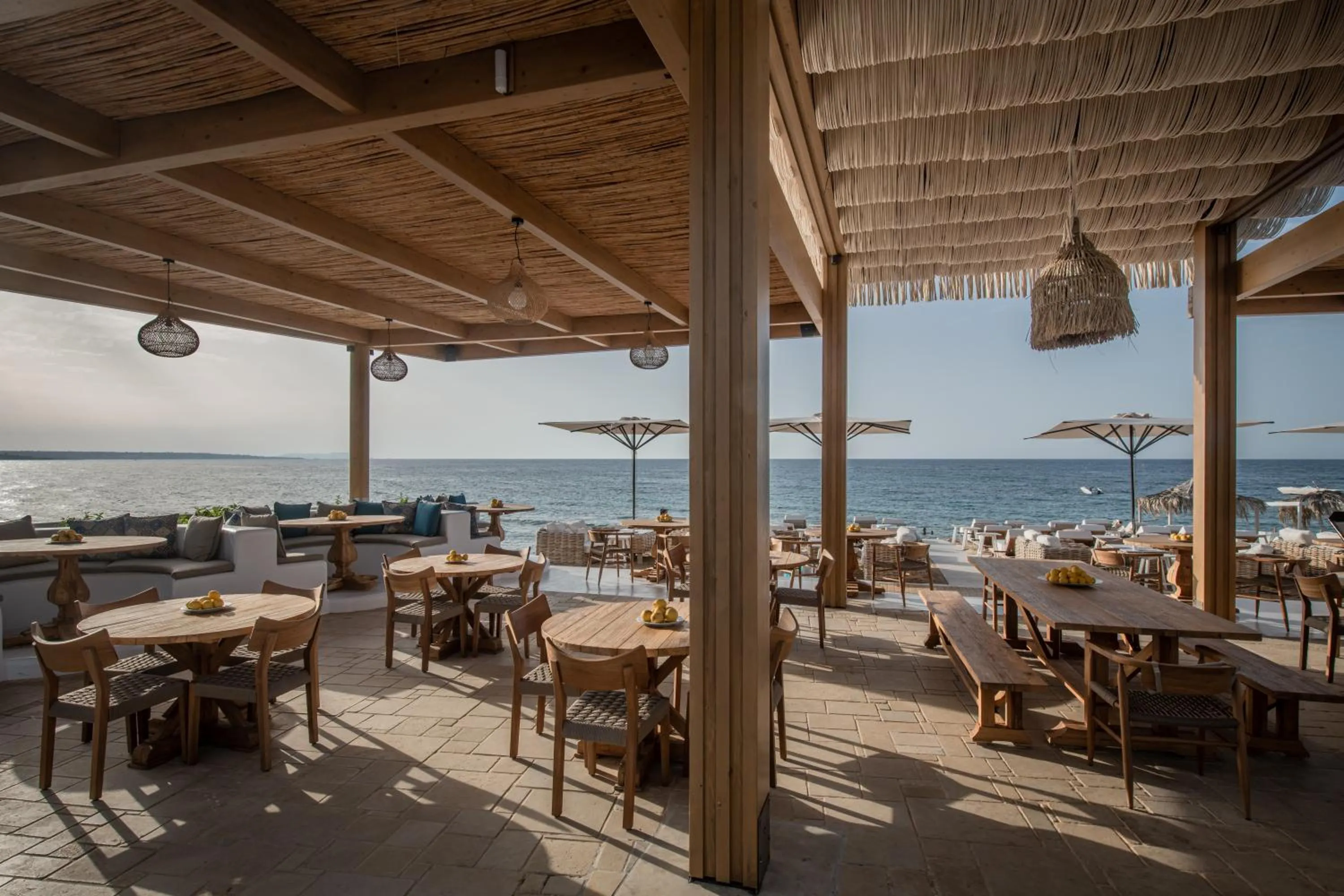 Restaurant/places to eat in Parthenis Beach, Suites by the Sea
