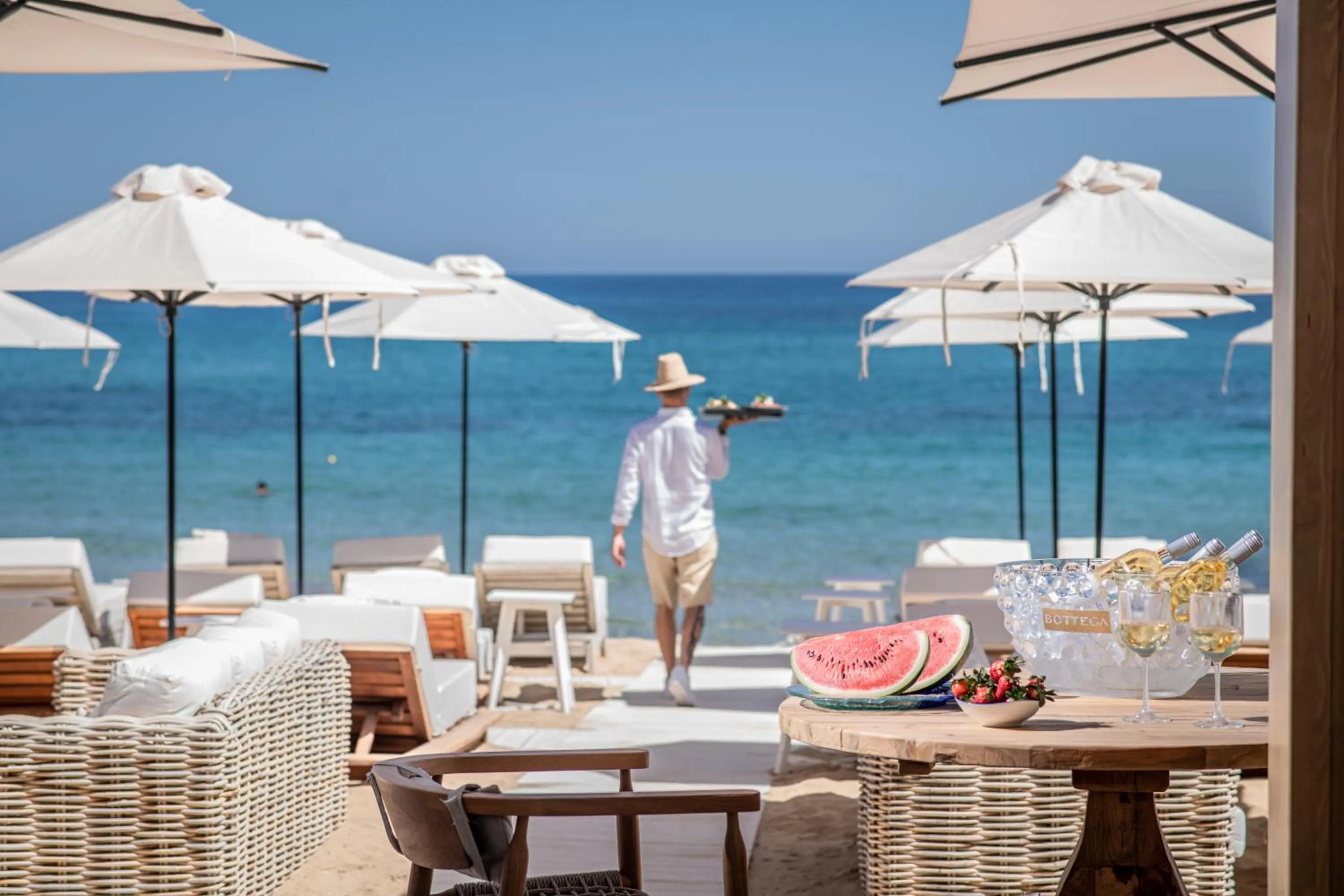 Restaurant/places to eat in Parthenis Beach, Suites by the Sea