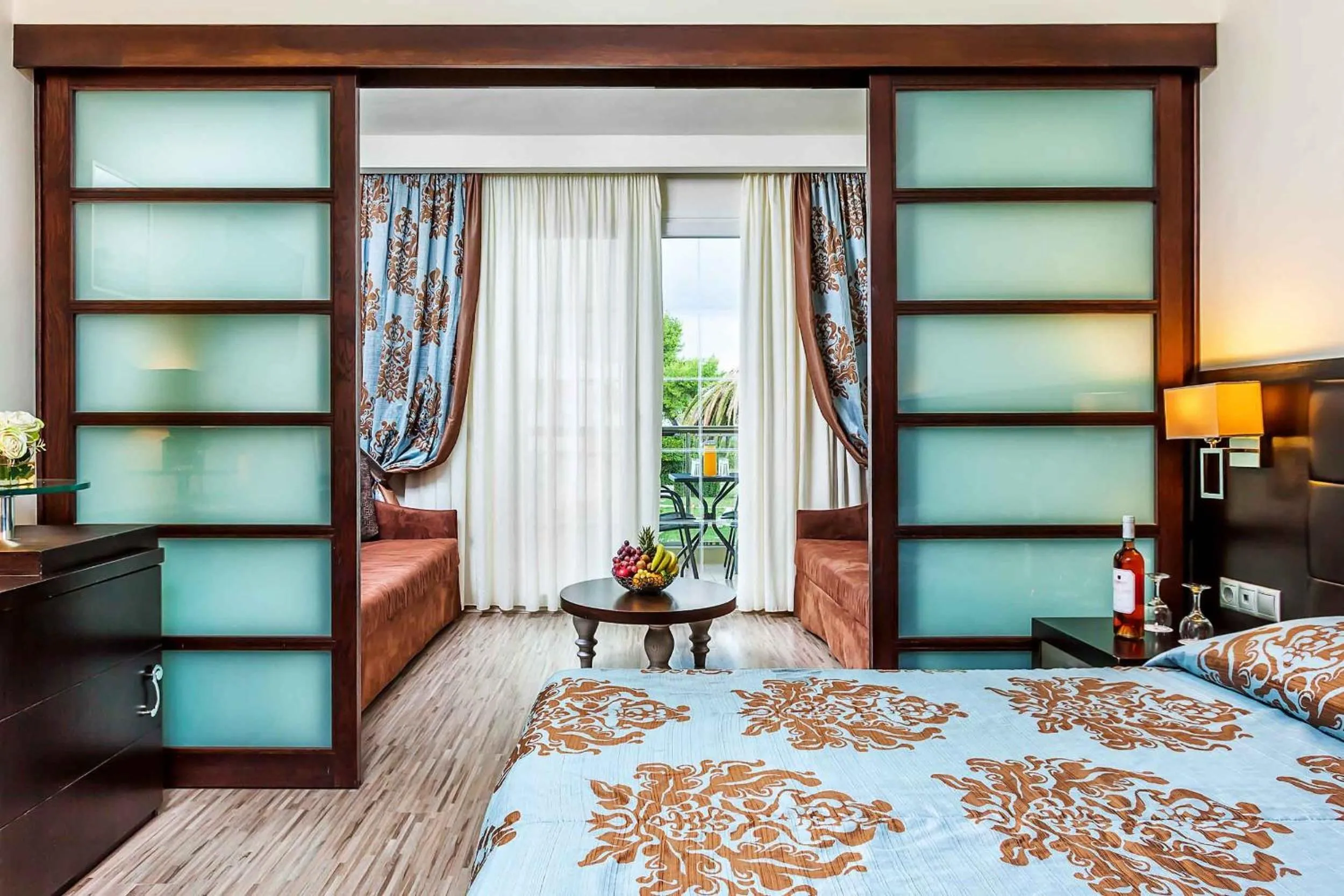 Living room, Bed in Elinotel Apolamare Hotel
