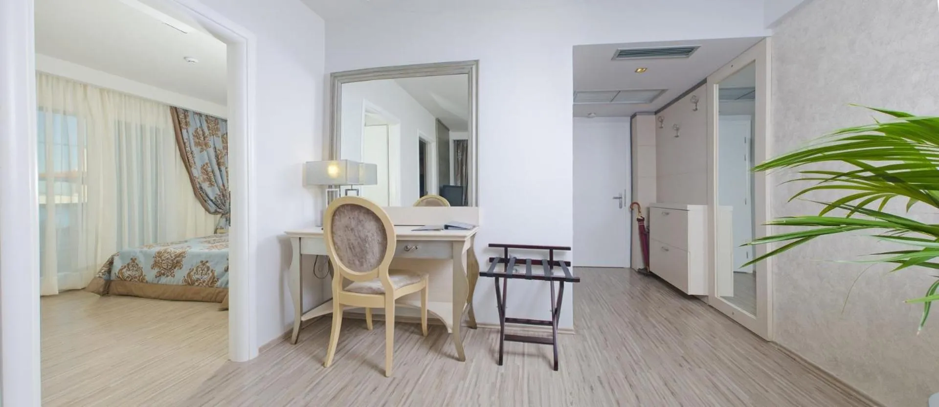 Photo of the whole room in Elinotel Apolamare Hotel
