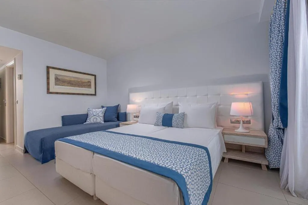 Bed in Elinotel Apolamare Hotel
