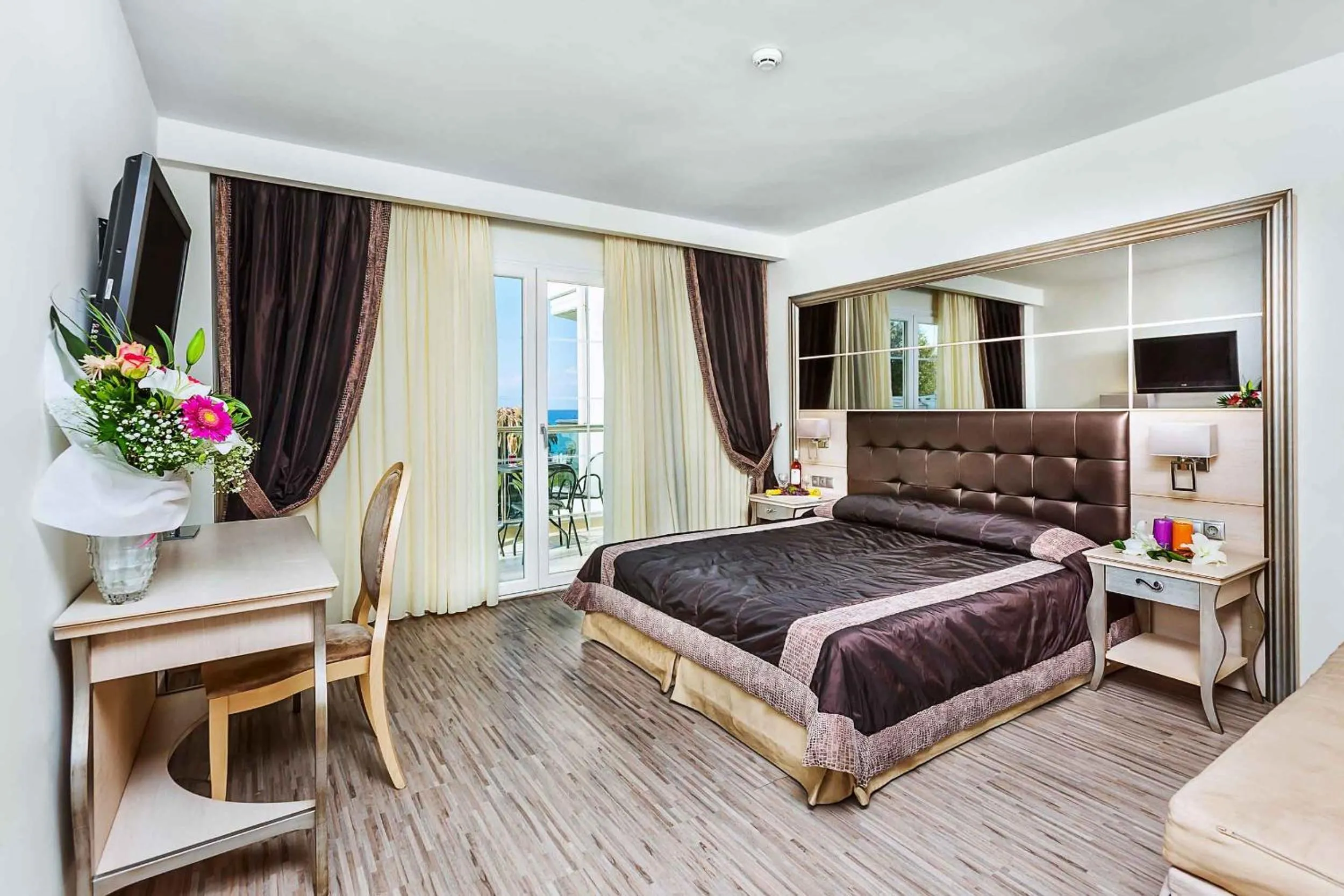 Bedroom, Bed in Elinotel Apolamare Hotel
