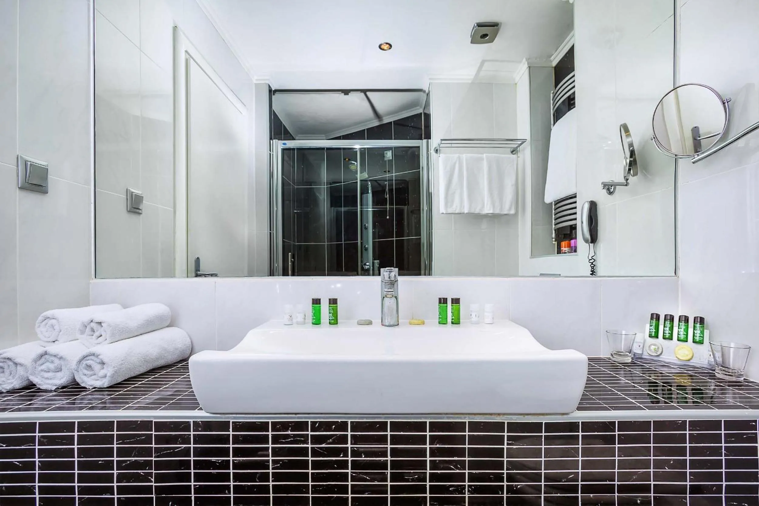 Bathroom in Elinotel Apolamare Hotel