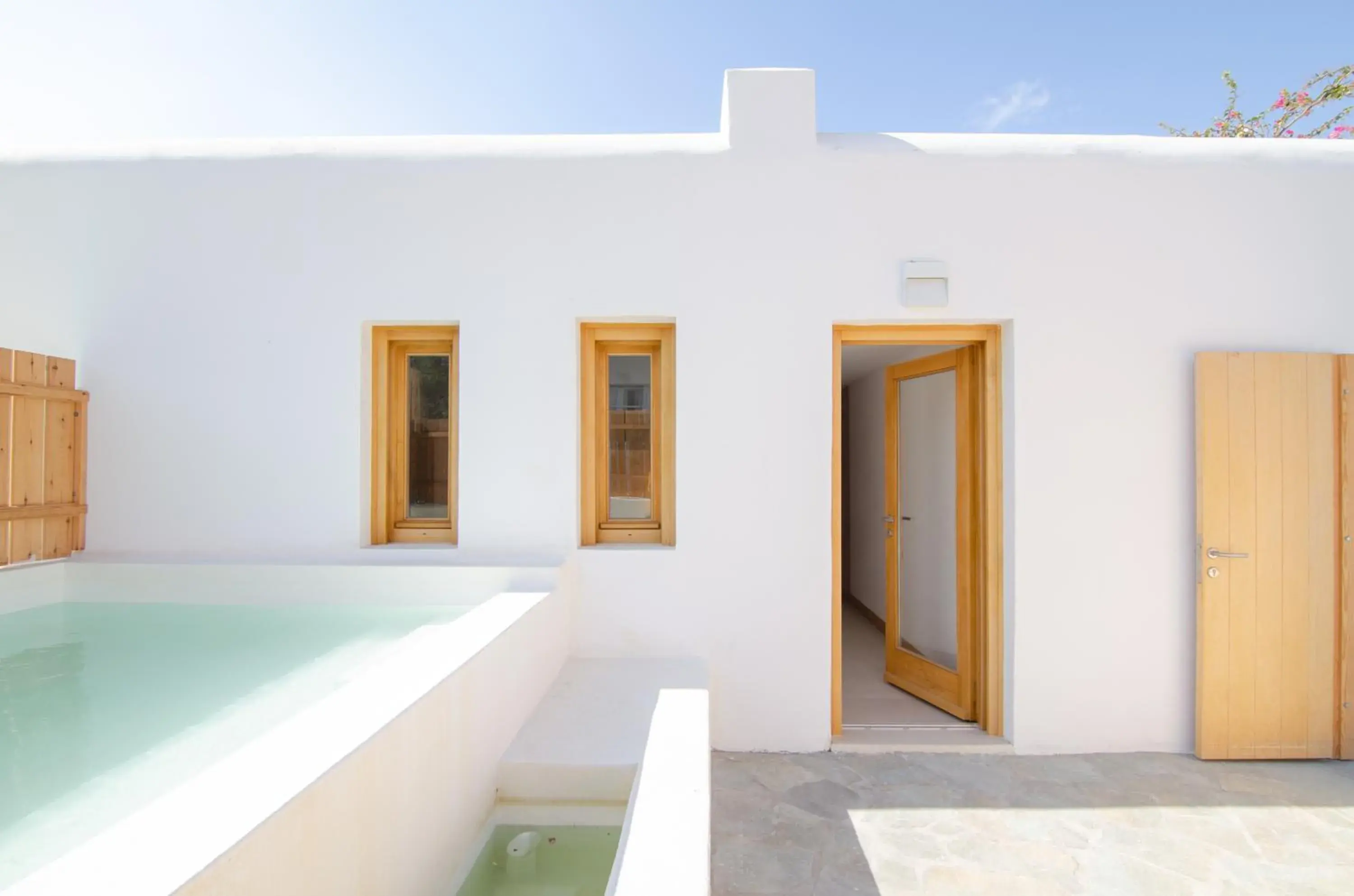 Swimming pool in Dionysos Seaside Resort Ios Swimming pool in Dionysos Seaside Resort Ios