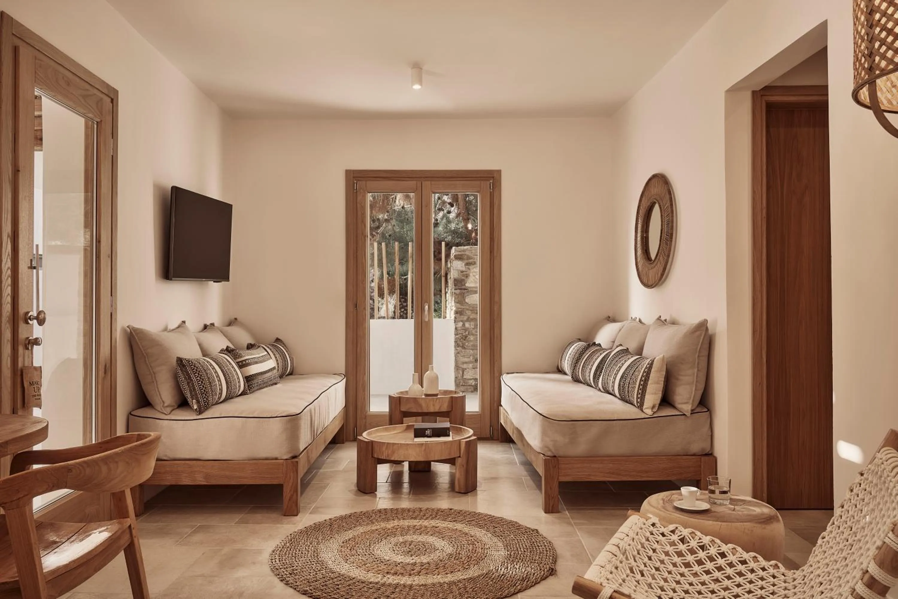 Living room, Bed in Dionysos Seaside Resort Ios