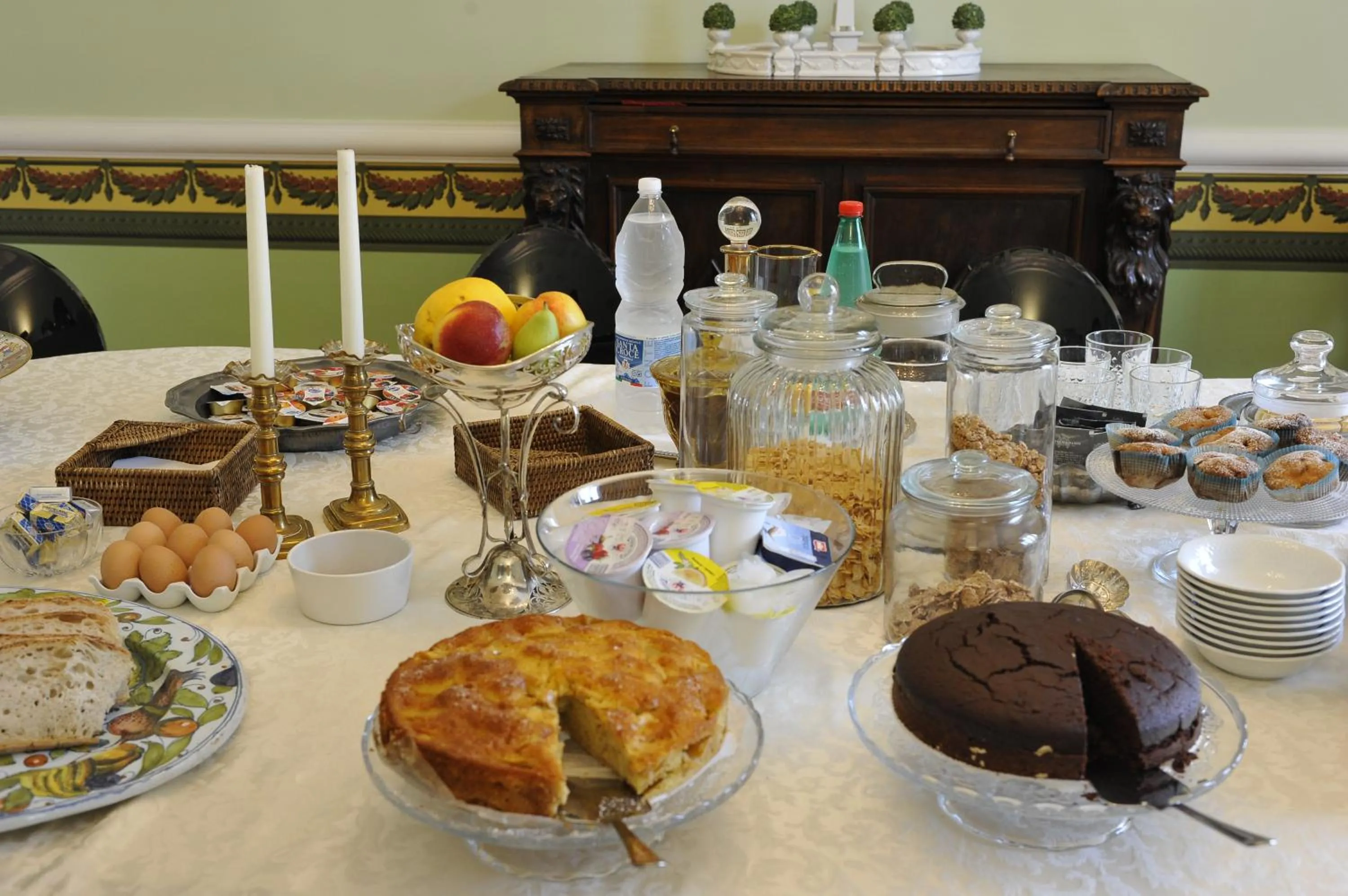 Continental breakfast in Palazzo del Senatore
