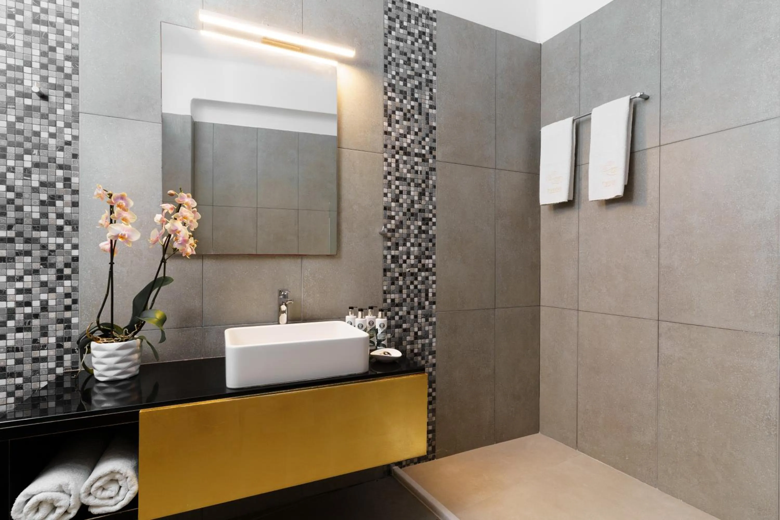 Bathroom in Thermes Luxury Villas And Spa