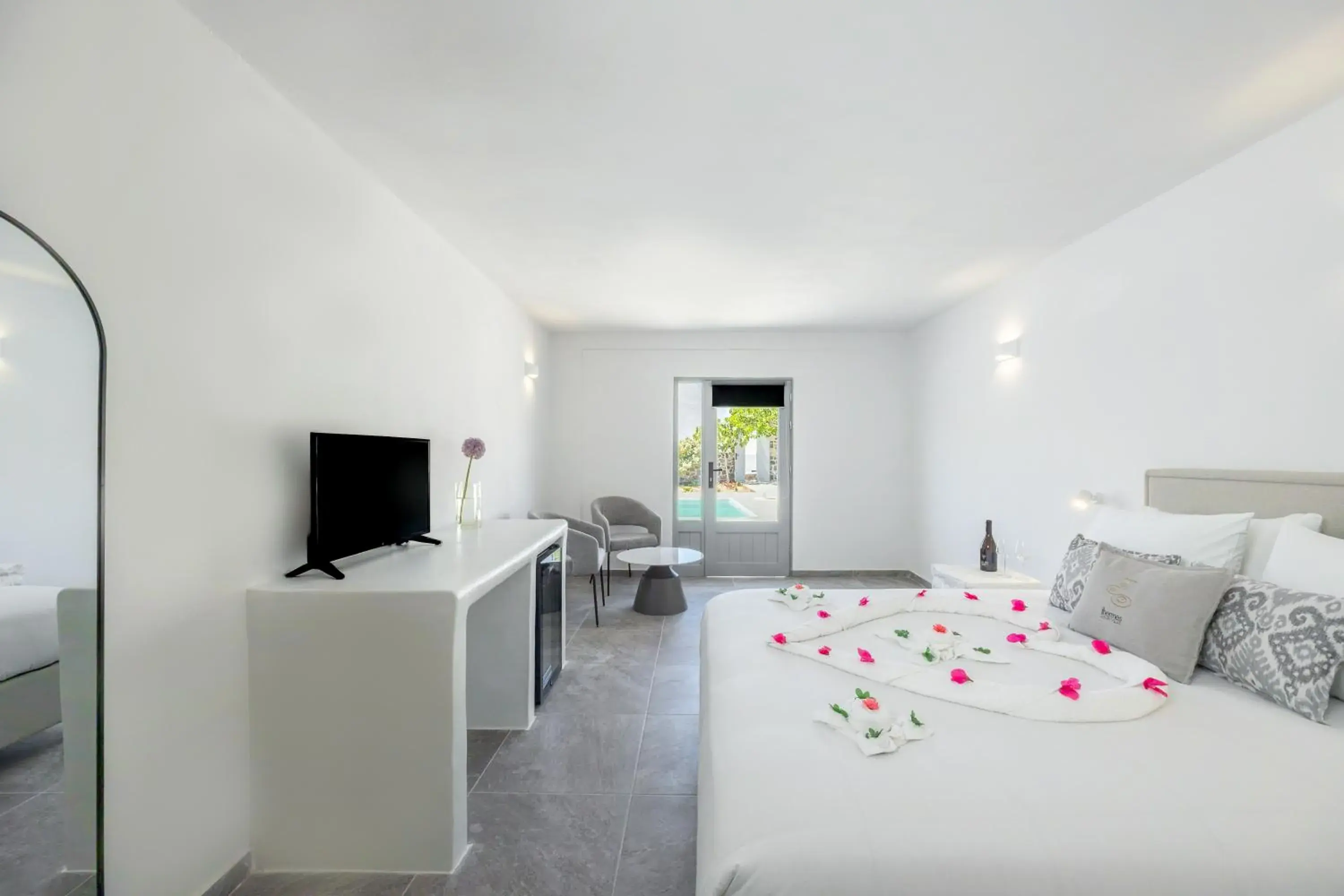 Photo of the whole room, Bed in Thermes Luxury Villas And Spa Photo of the whole room, Bed in Thermes Luxury Villas And Spa