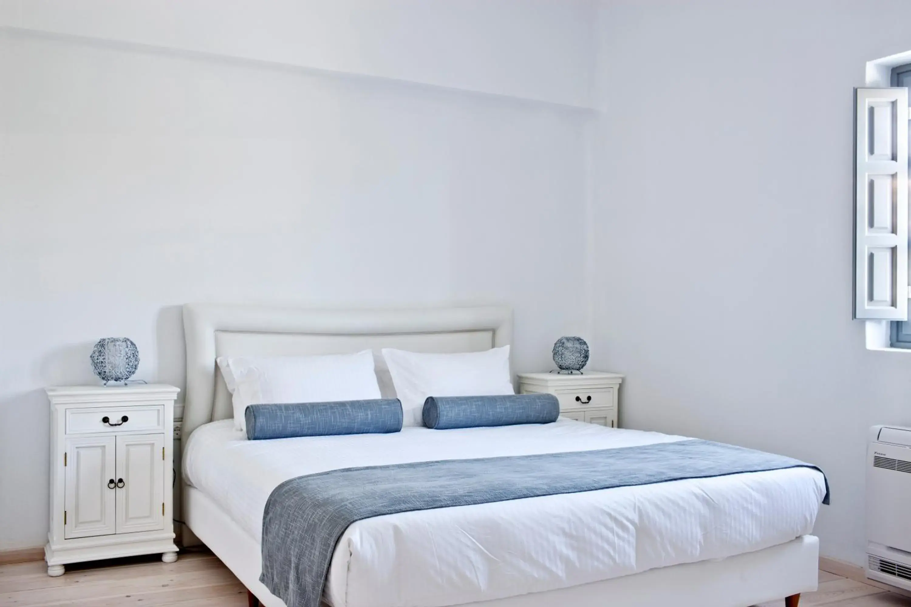 Bed in Thermes Luxury Villas And Spa Bed in Thermes Luxury Villas And Spa