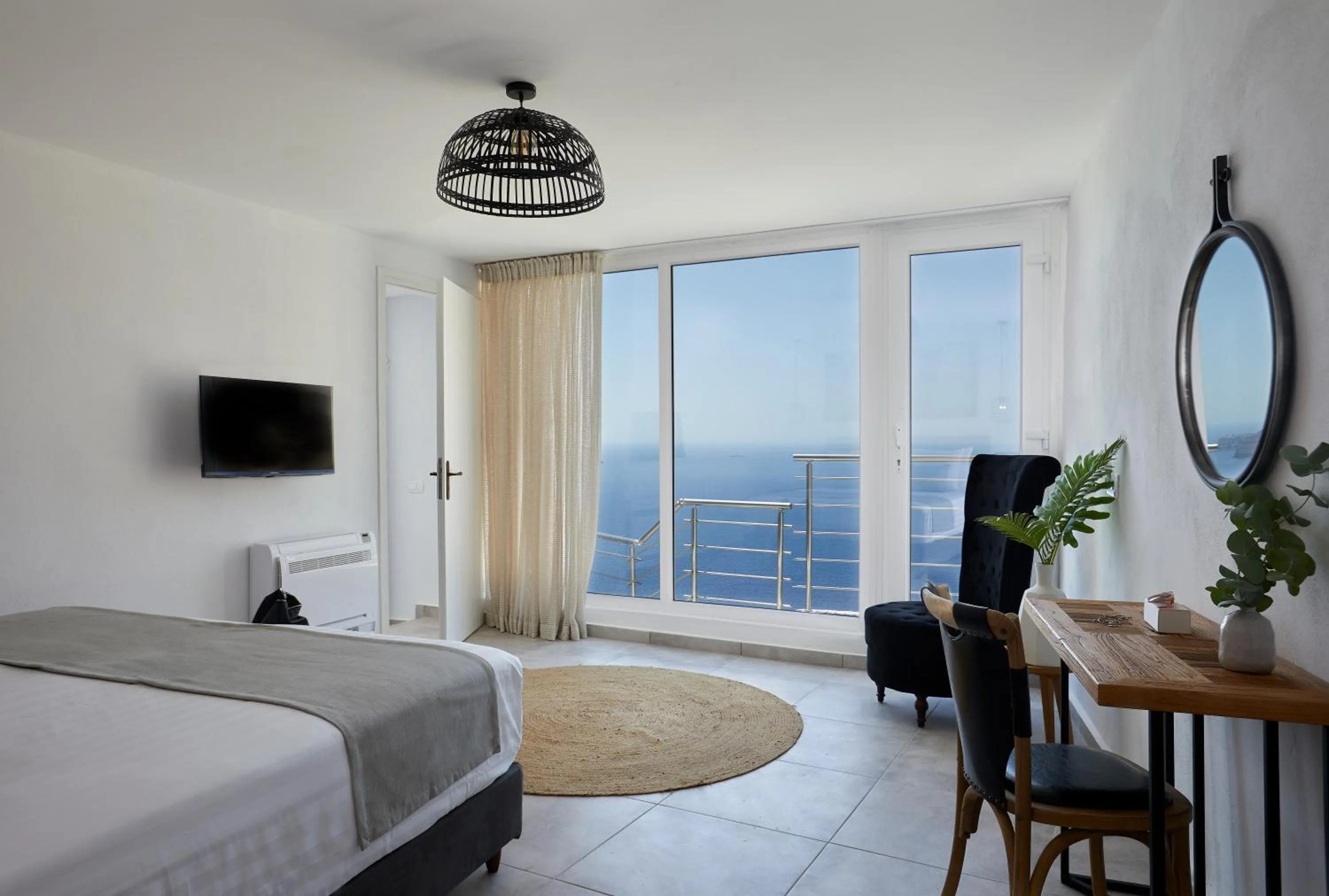 Photo of the whole room, Bed in Thermes Luxury Villas And Spa